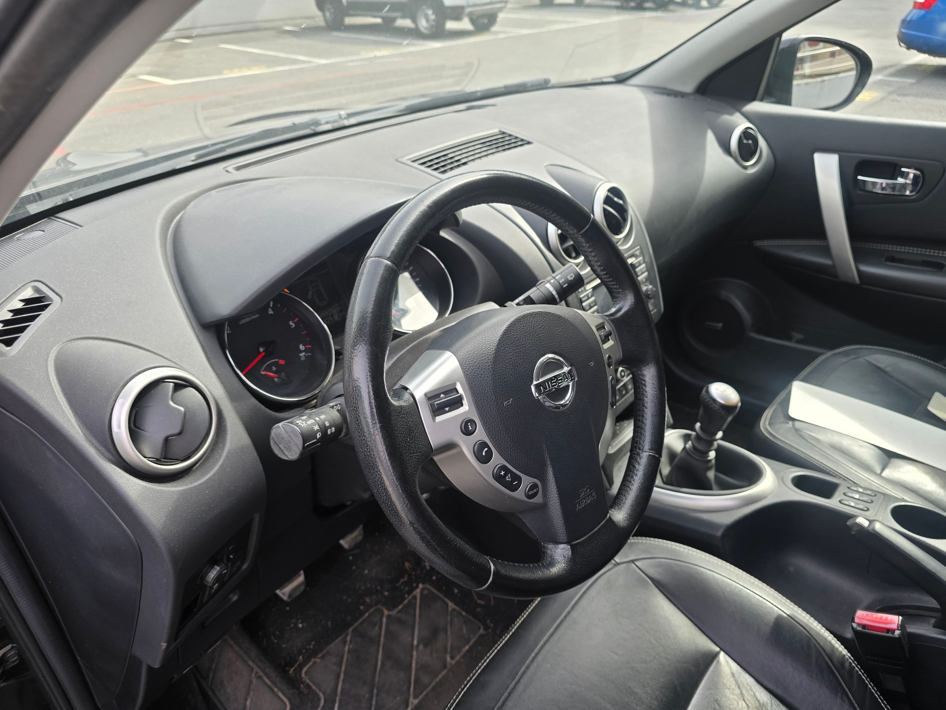 NISSAN Qashqai 1.6 dCi iStop 360-image-9