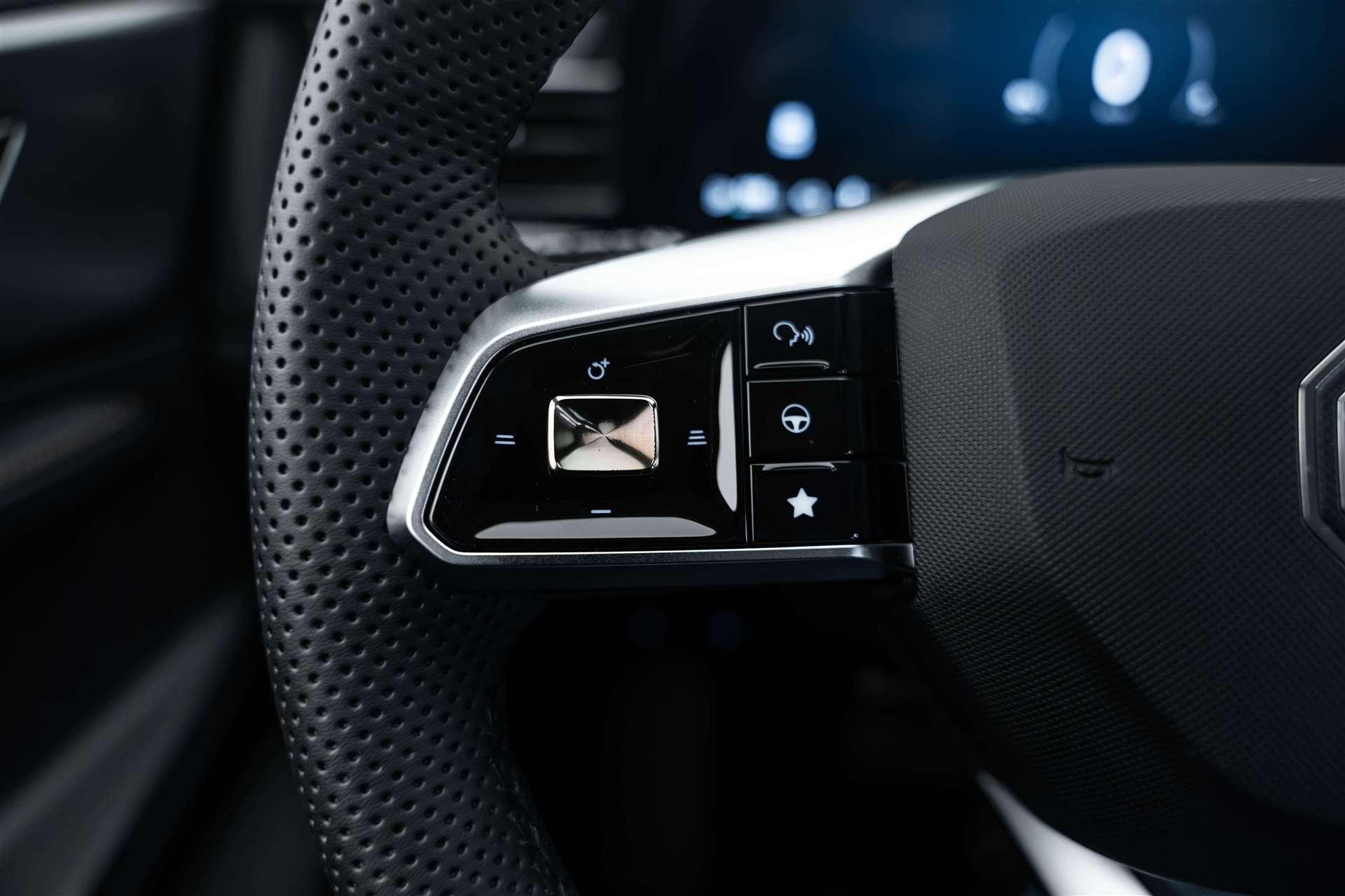 MG MG HS 1.5 T PHEV Comfort 272PS Automat-image-15