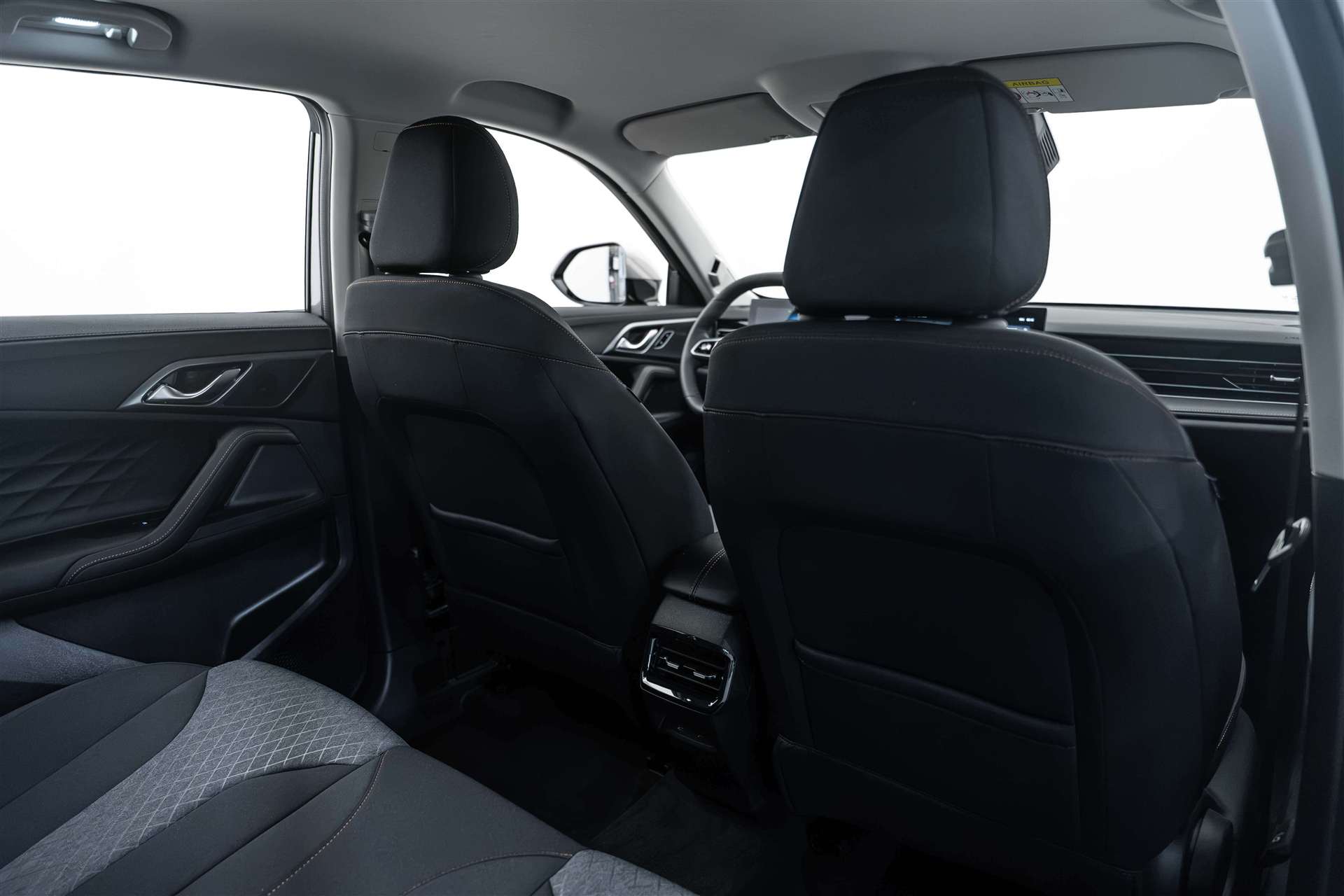 MG MG HS 1.5 T PHEV Comfort 272PS Automat-image-12