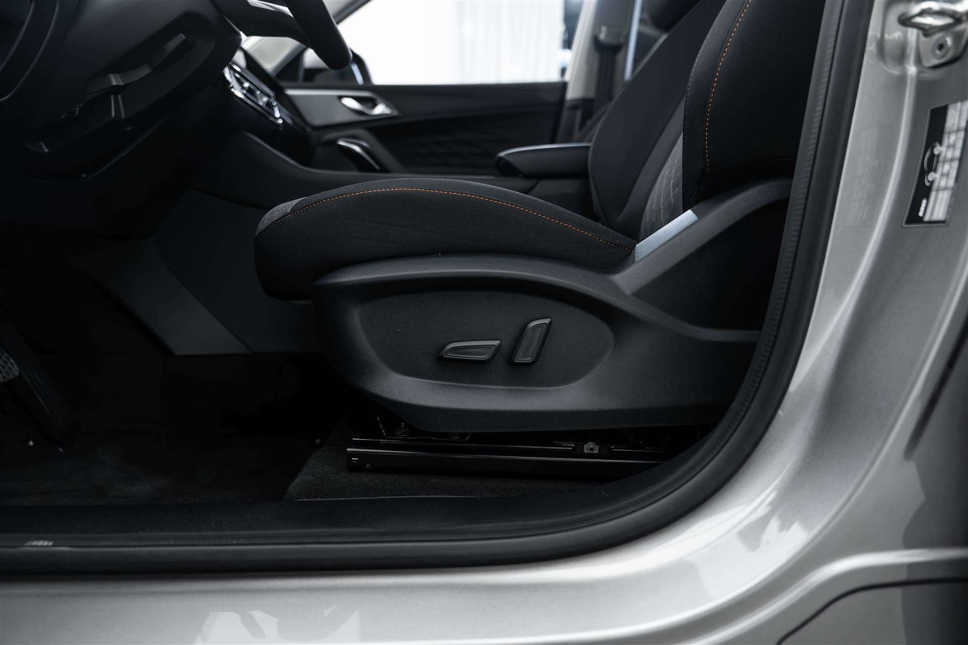 MG MG HS 1.5 T PHEV Comfort 272PS Automat-image-14