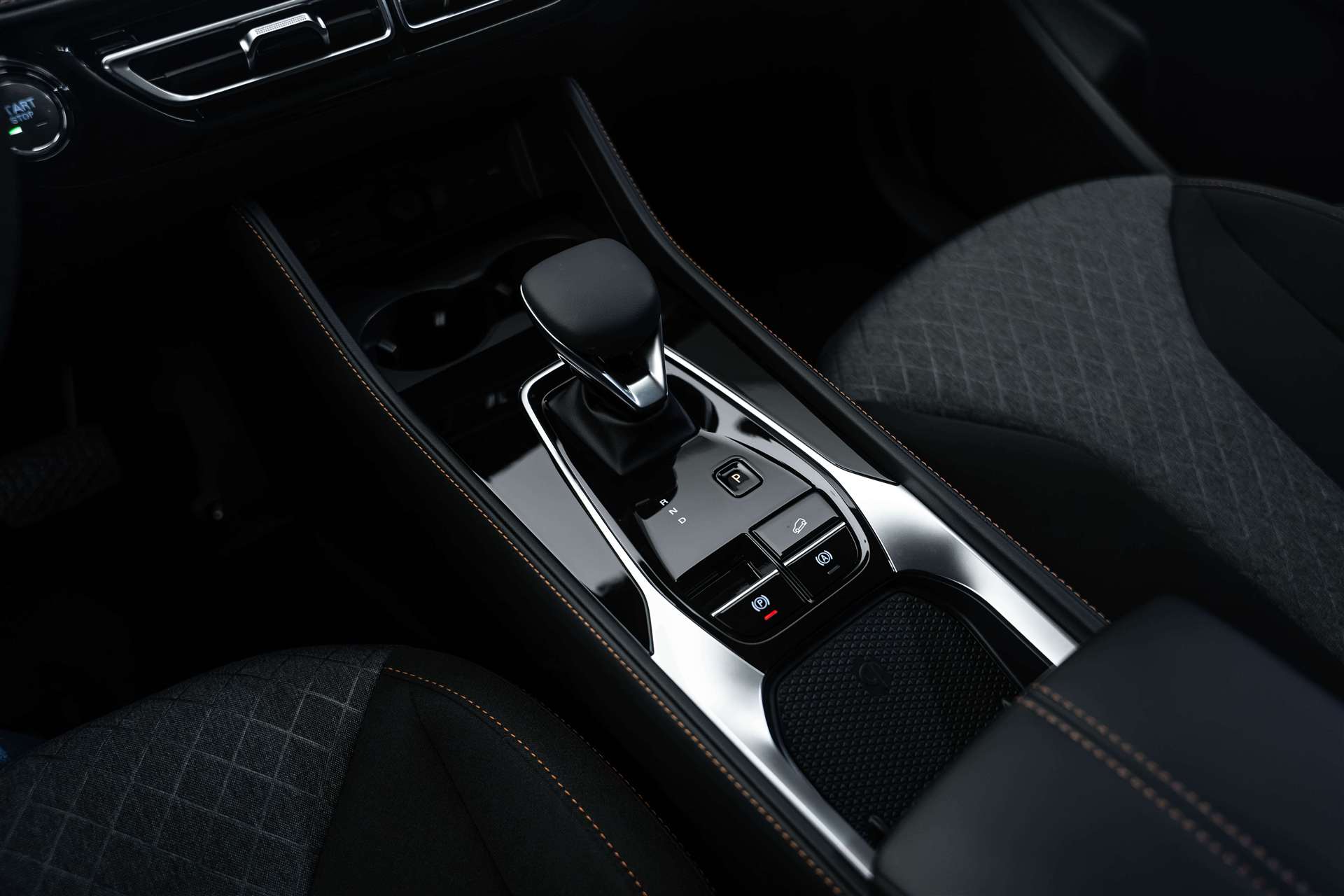 MG MG HS 1.5 T PHEV Comfort 272PS Automat-image-24