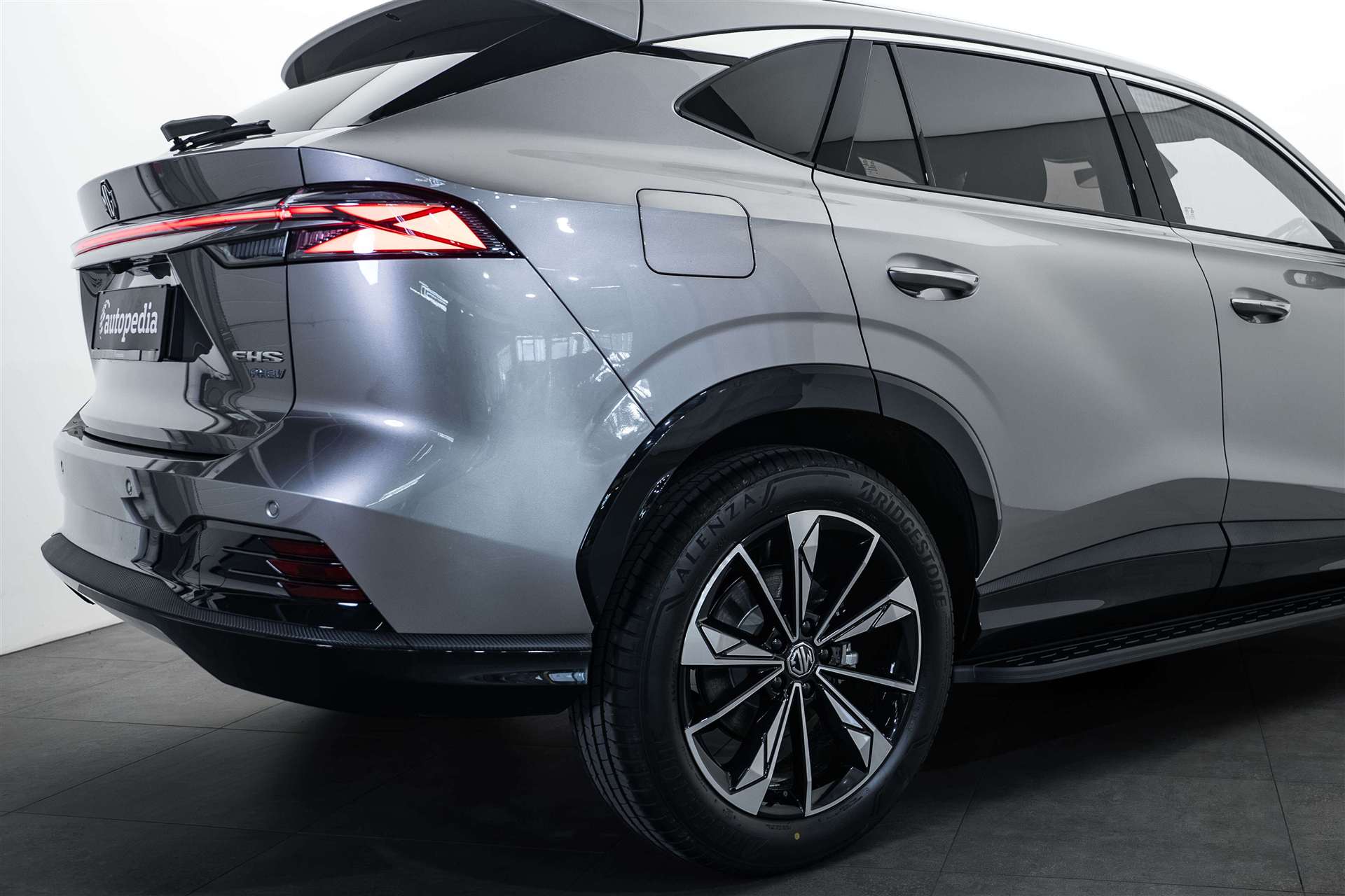 MG MG HS 1.5 T PHEV Comfort 272PS Automat-image-3