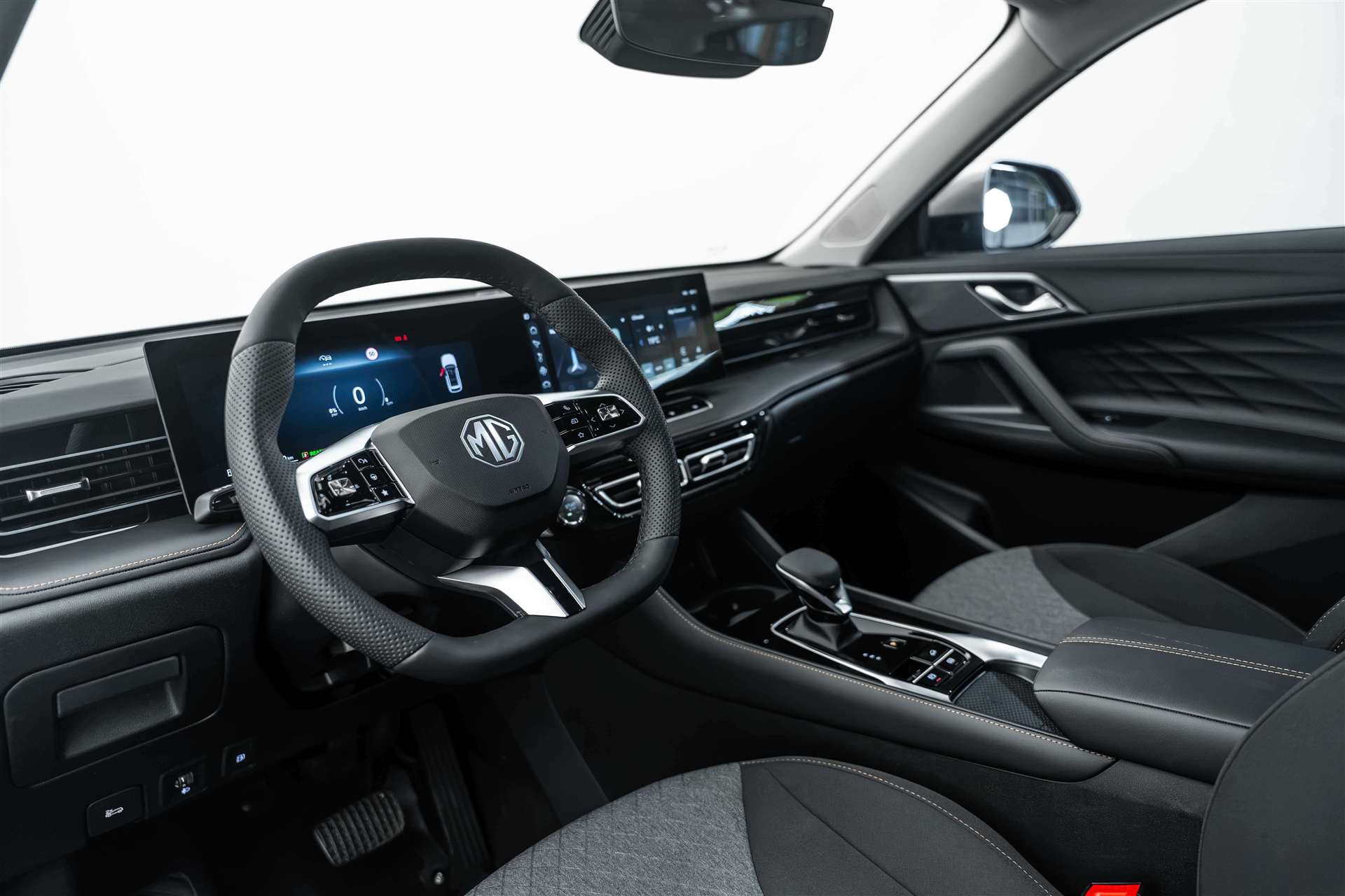 MG MG HS 1.5 T PHEV Comfort 272PS Automat-image-7