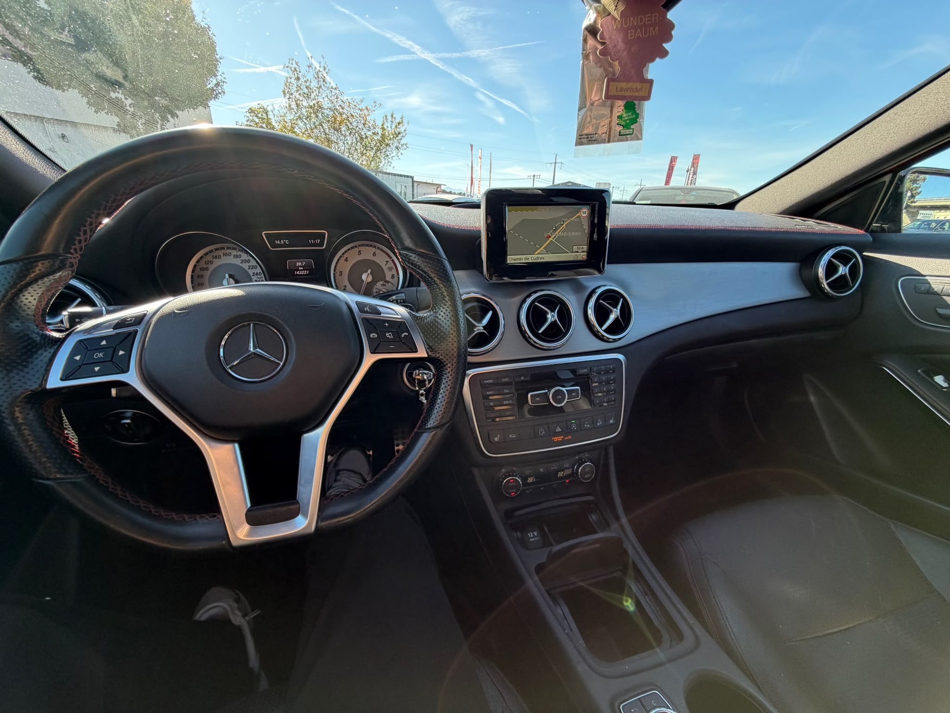 MERCEDES-BENZ GLA 250 AMG Line 4Matic 7G-DCT Garantie 2 ans expertiser du jours-image-10