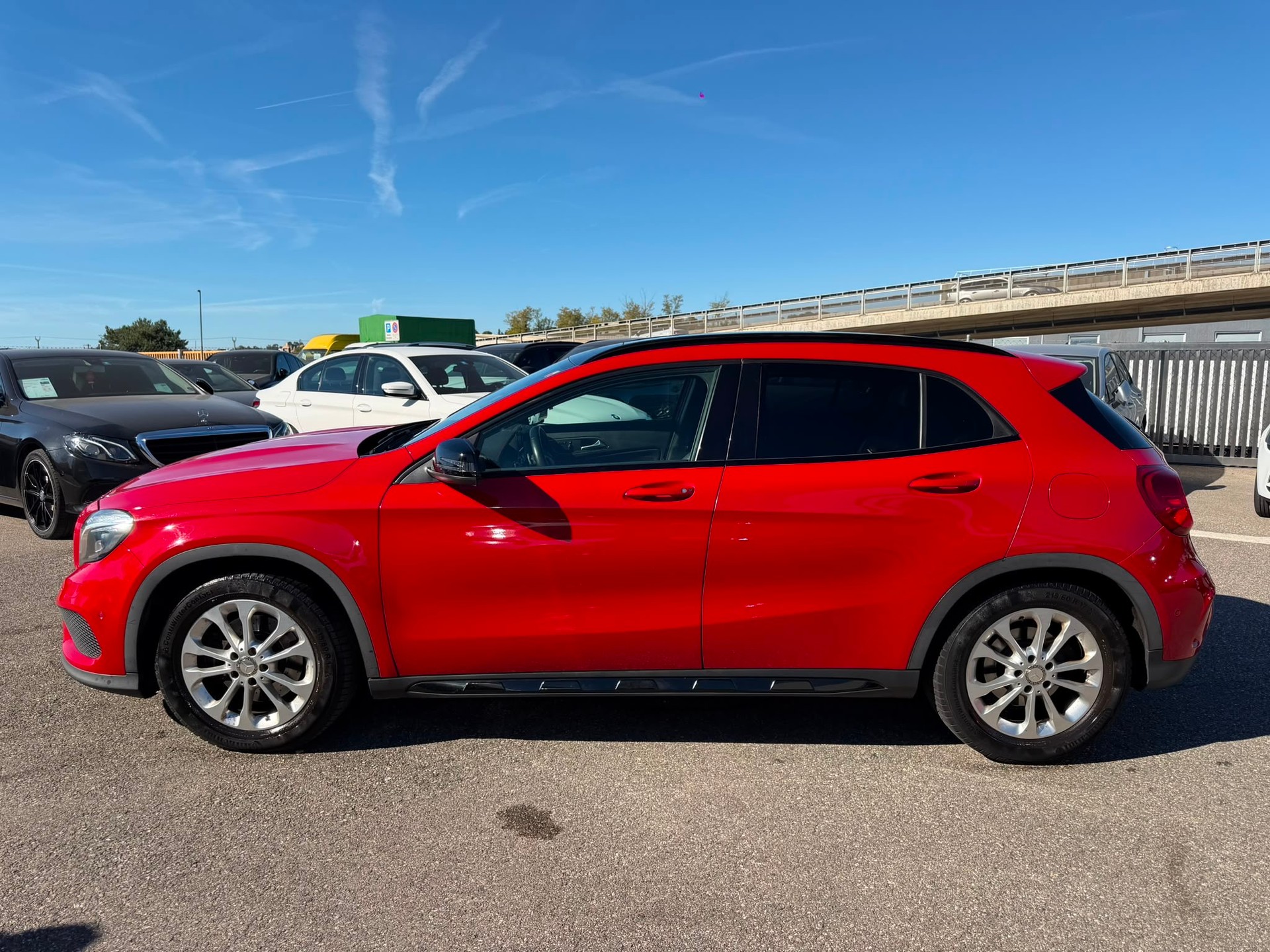 MERCEDES-BENZ GLA 250 AMG Line 4Matic 7G-DCT Garantie 2 ans expertiser du jours-image-2