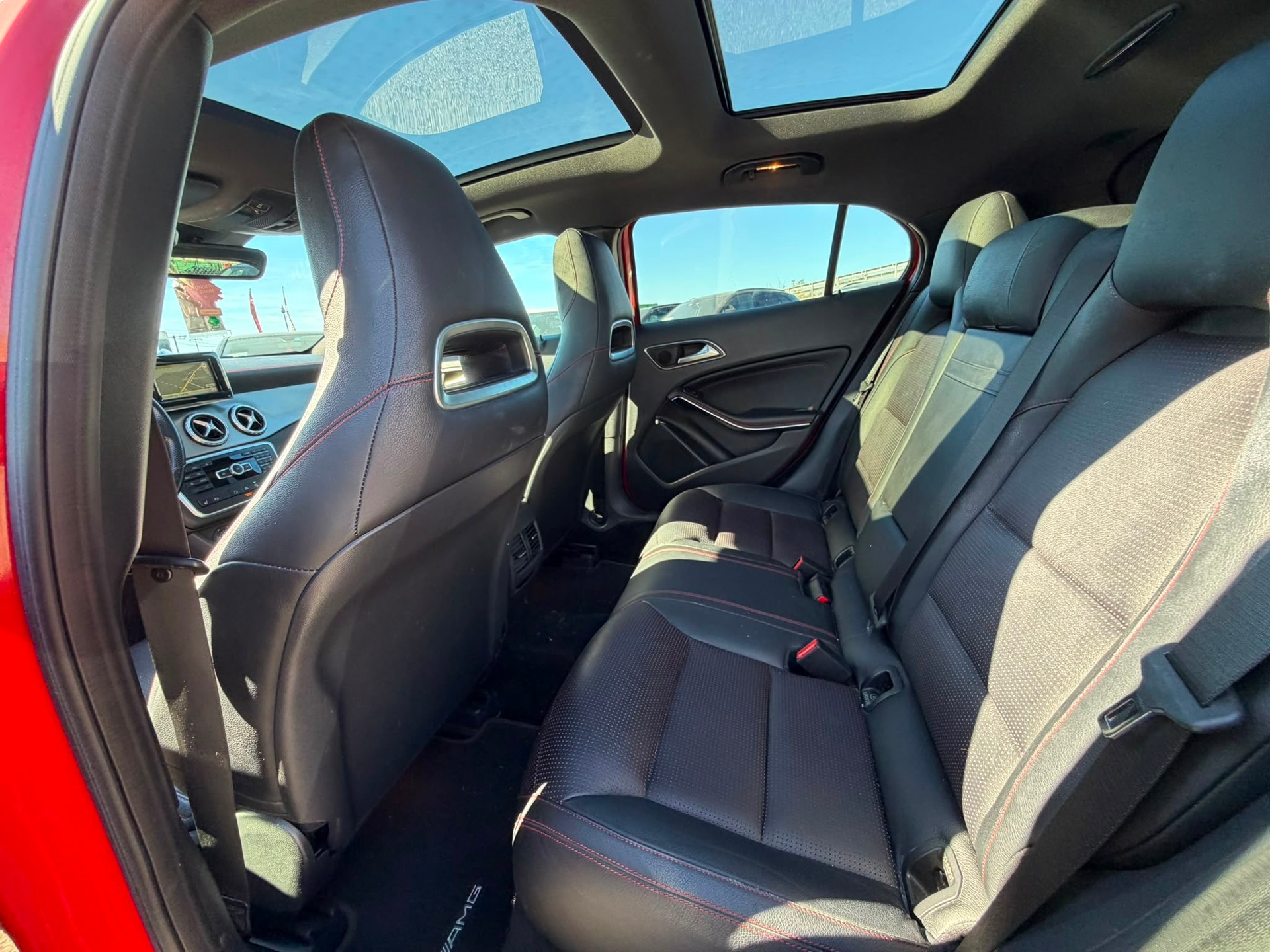MERCEDES-BENZ GLA 250 AMG Line 4Matic 7G-DCT Garantie 2 ans expertiser du jours-image-16