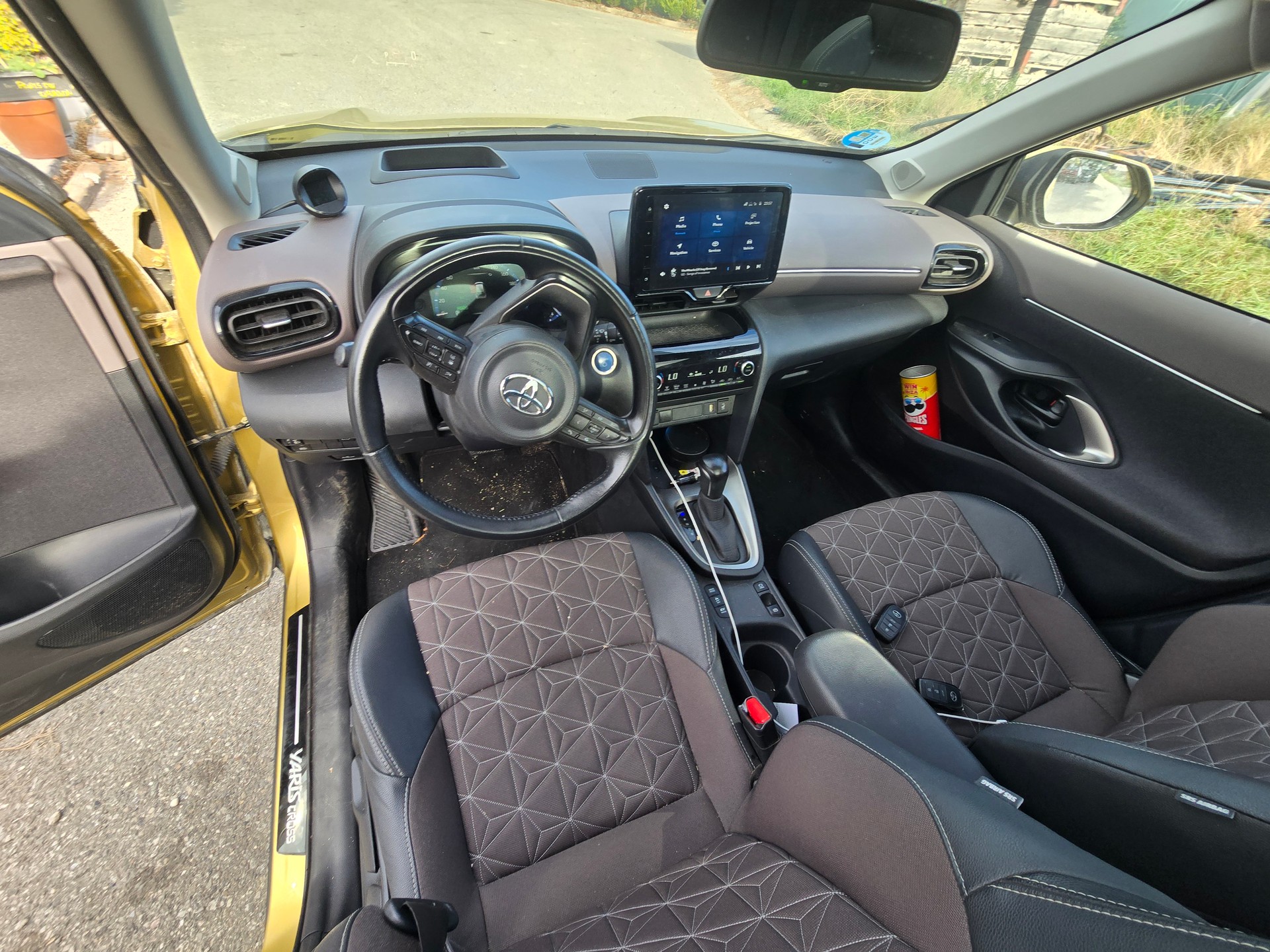 TOYOTA YARIS CROSS-image-8