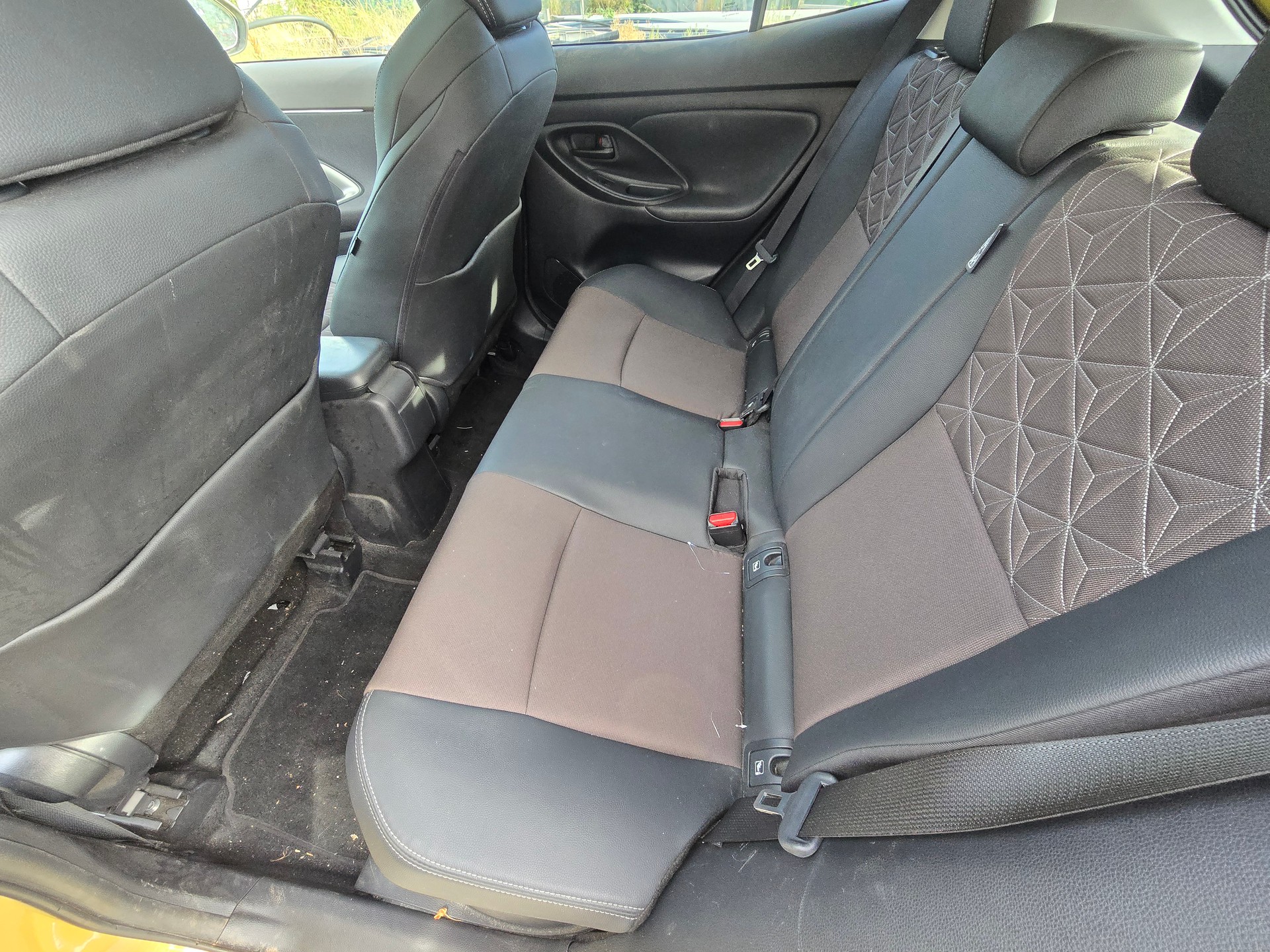 TOYOTA YARIS CROSS-image-9
