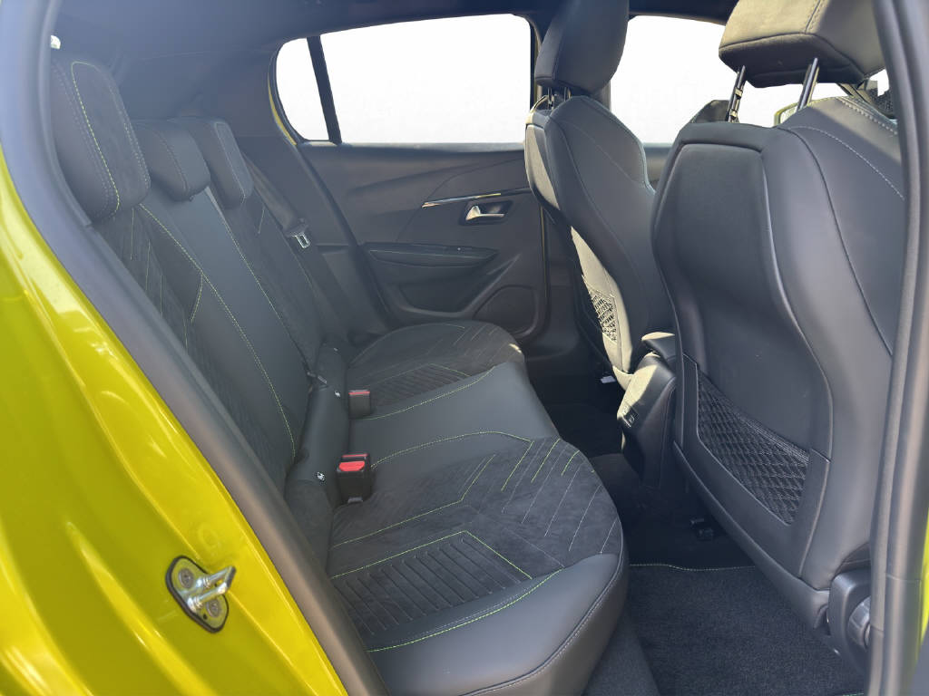 PEUGEOT 208 1.2 Hybrid 145 GT Exclusive-image-12