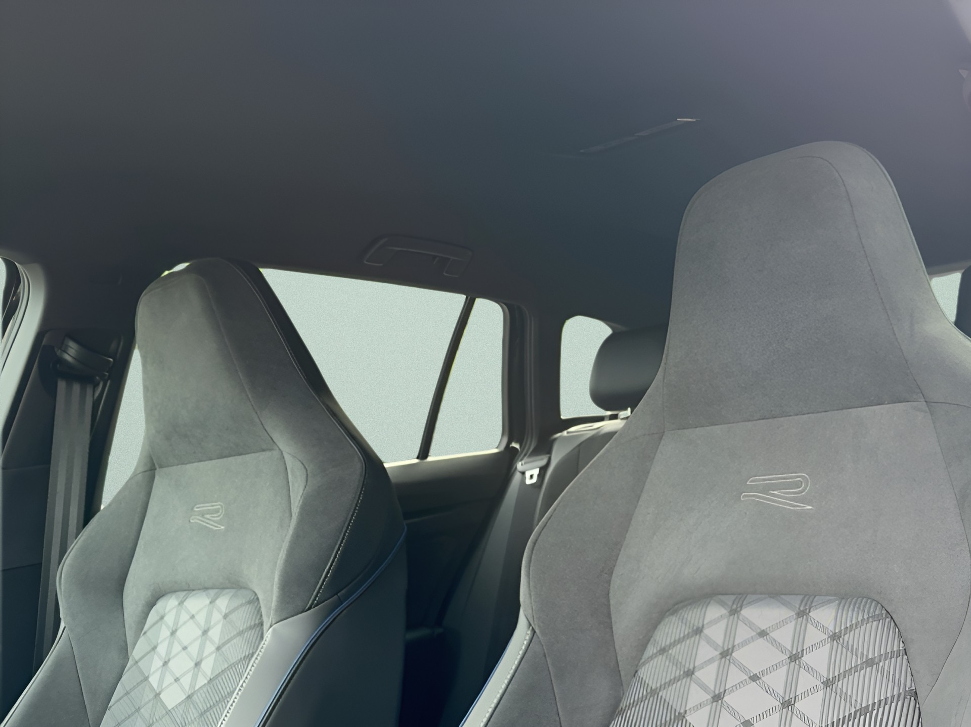VW Golf Variant 1.5 eTSI mHEV R-Line DSG-image-10