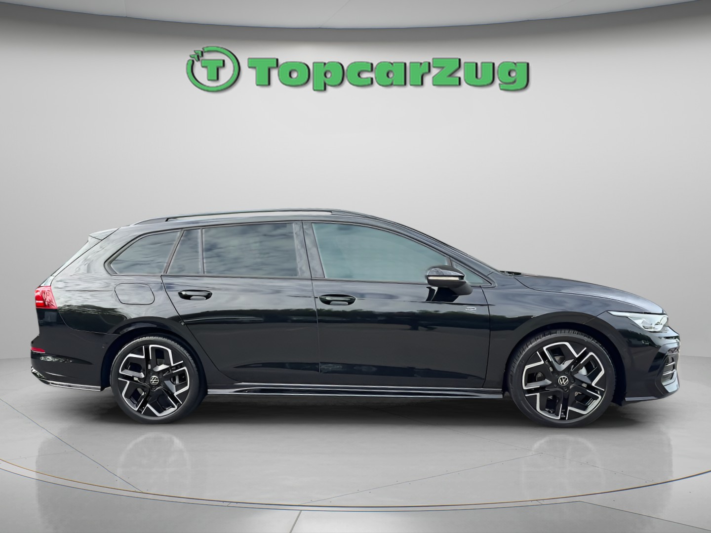 VW Golf Variant 1.5 eTSI mHEV R-Line DSG-image-4