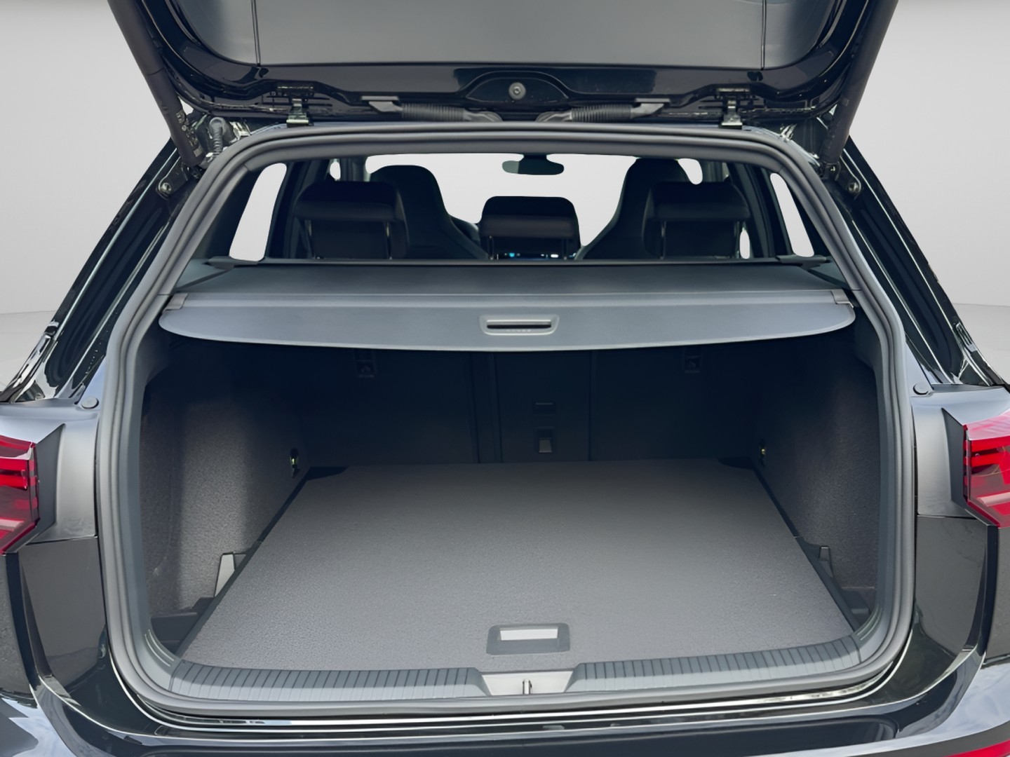VW Golf Variant 1.5 eTSI mHEV R-Line DSG-image-18