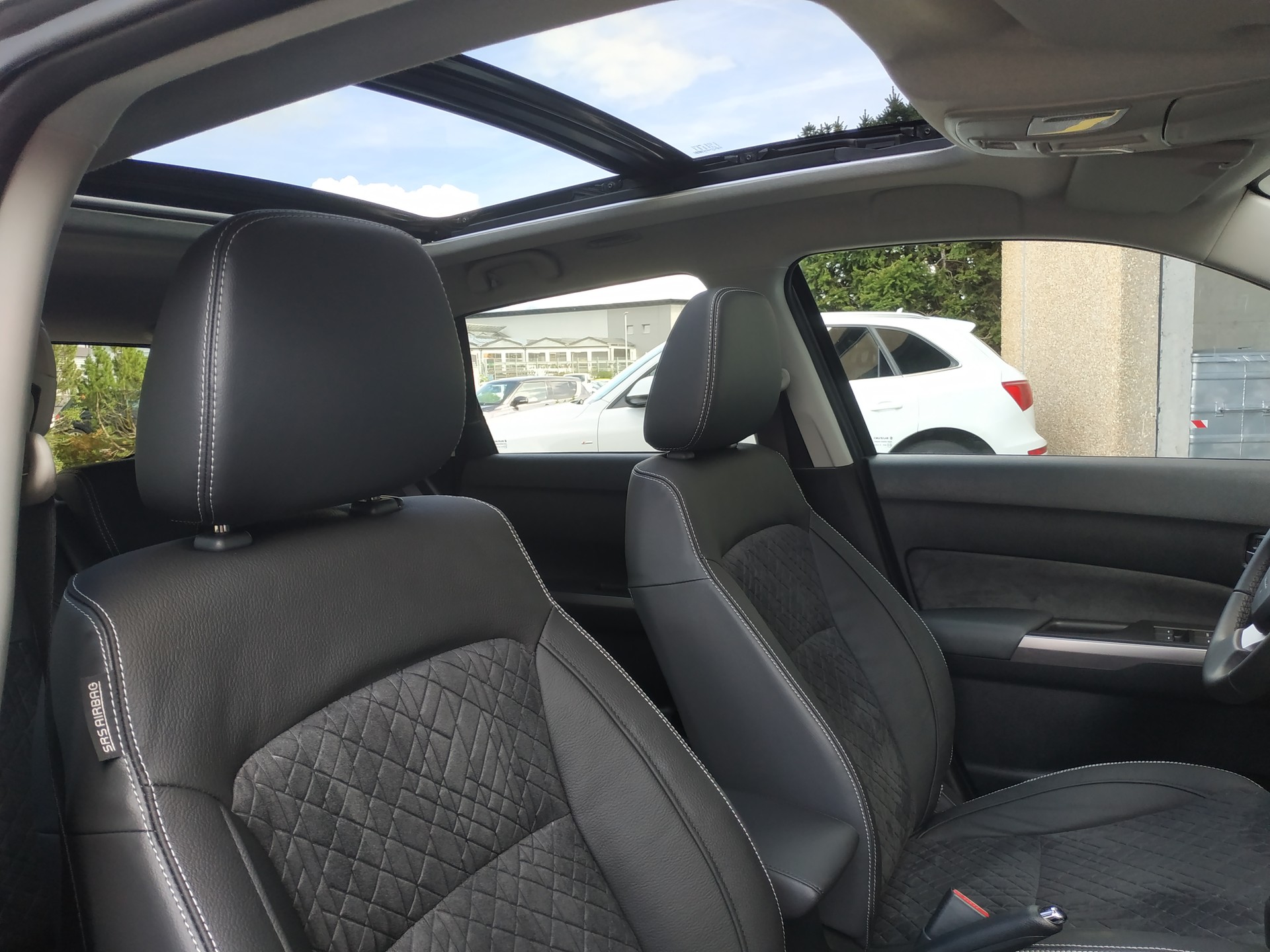 SUZUKI Vitara 1.4 Boosterjet Compact Top 4x4 Hybrid Automatic-image-22