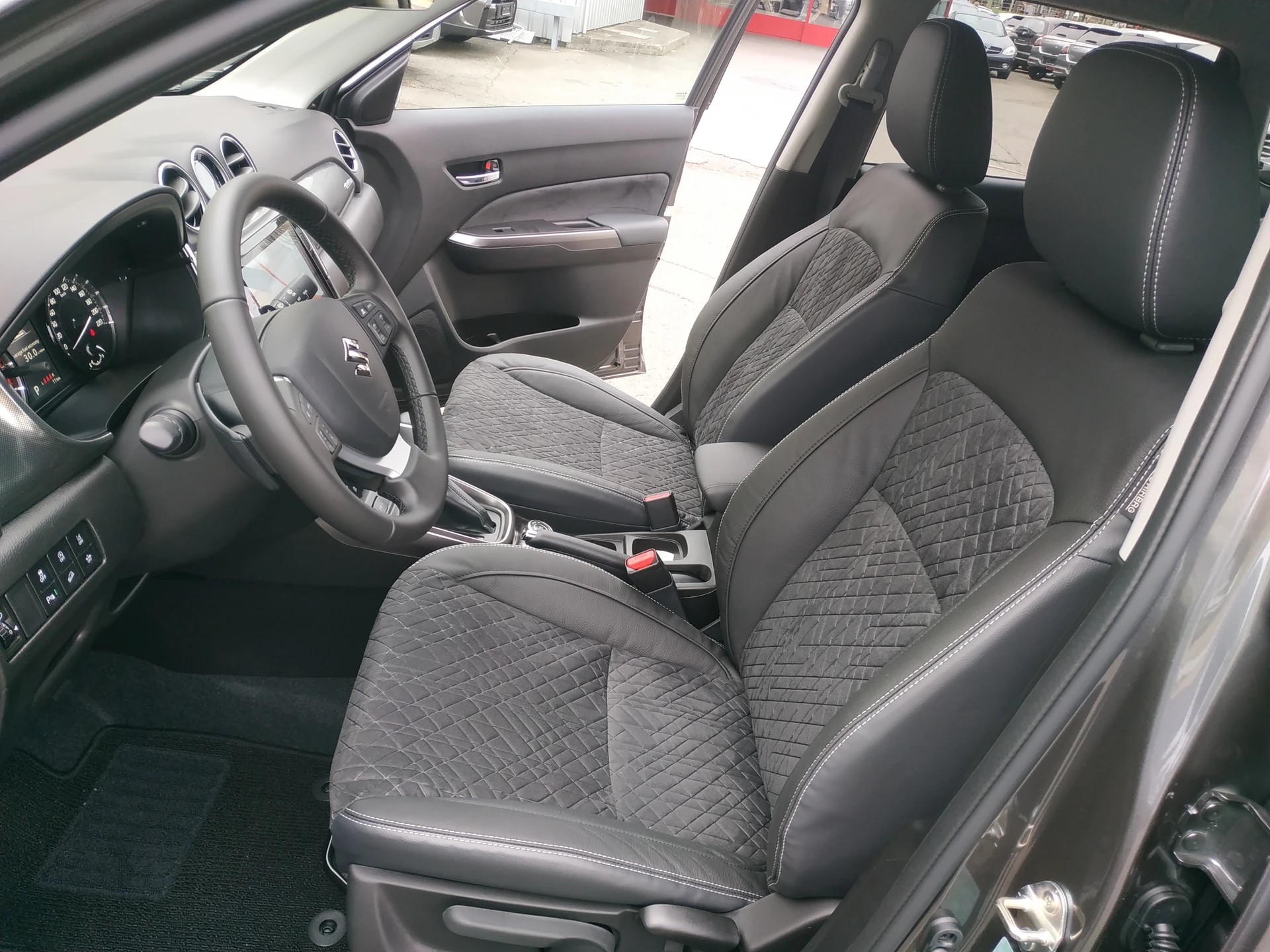 SUZUKI Vitara 1.4 Boosterjet Compact Top 4x4 Hybrid Automatic-image-12