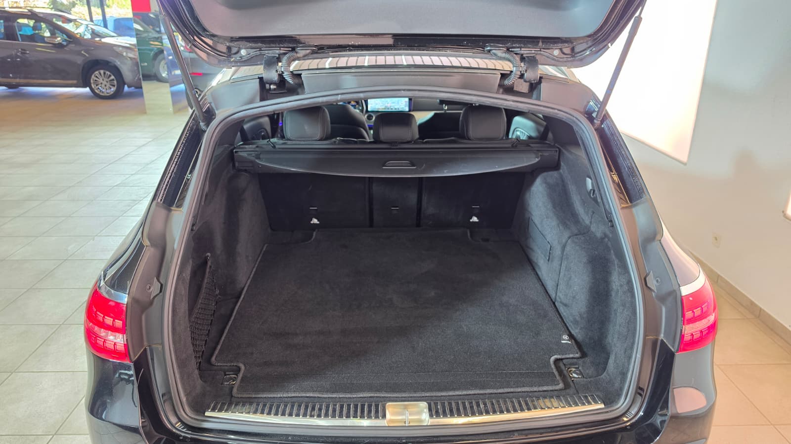 MERCEDES-BENZ E 220 d T Avantgarde 9G-Tronic, SCHWEIZER FAHRZEUG, TOP AUSSTATTUNG, FRISCH AB MFK-image-13