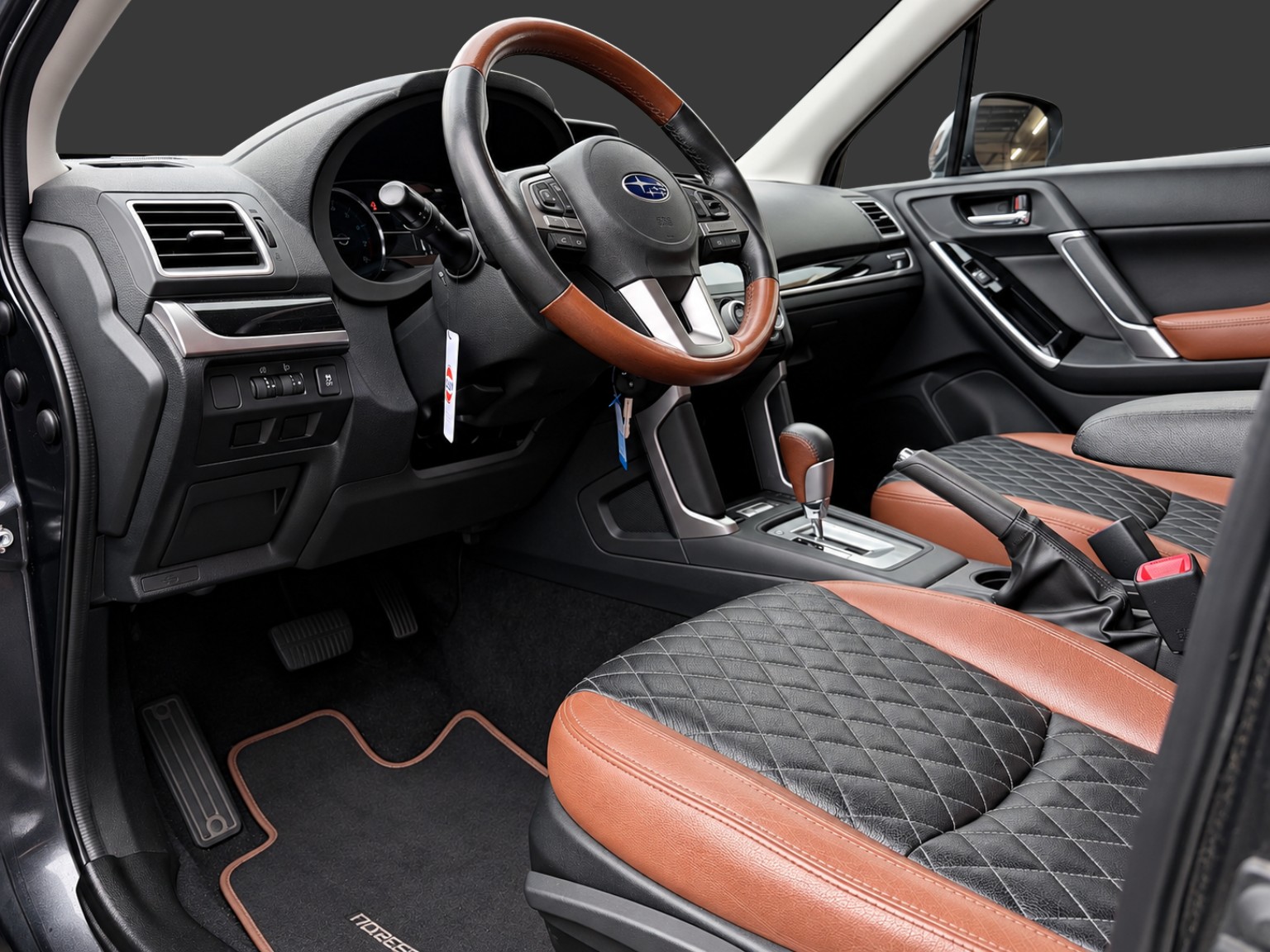 SUBARU Forester 2.0i Swiss Tabacco Edition Lineartronic-image-14
