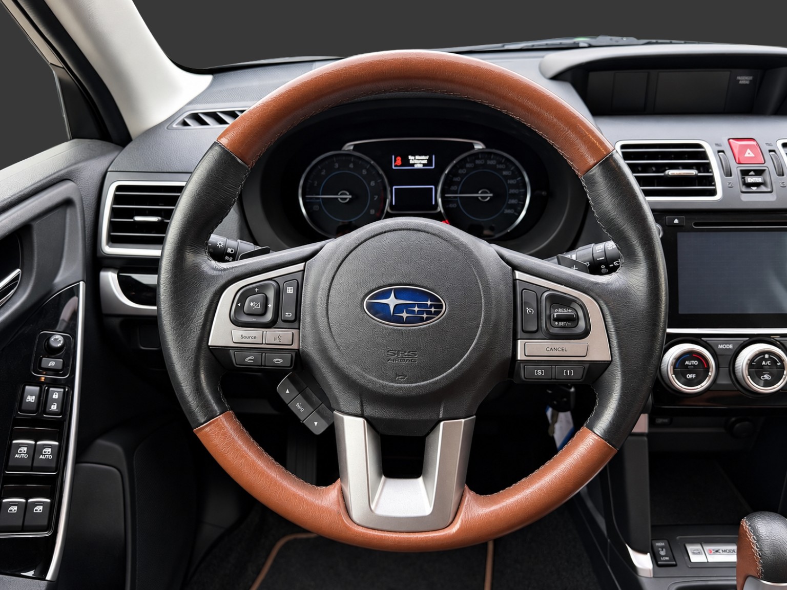 SUBARU Forester 2.0i Swiss Tabacco Edition Lineartronic-image-16