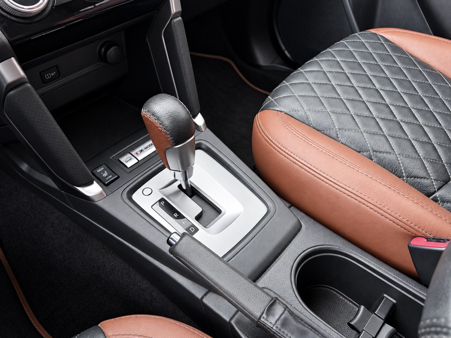 SUBARU Forester 2.0i Swiss Tabacco Edition Lineartronic-image-17