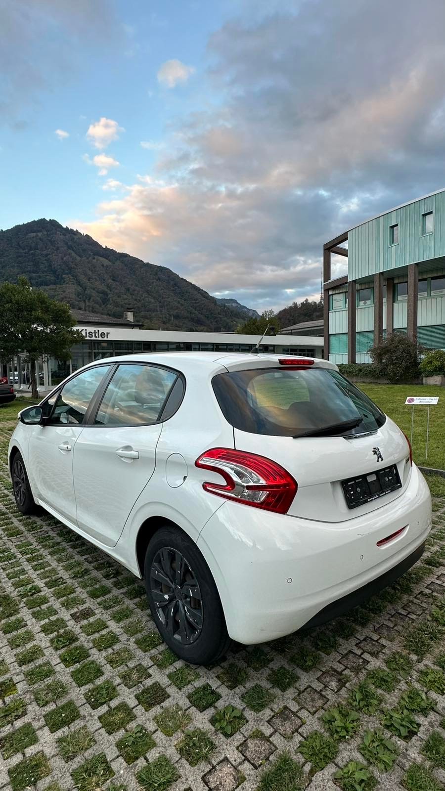 PEUGEOT 208 1.2 VTI Access-image-5