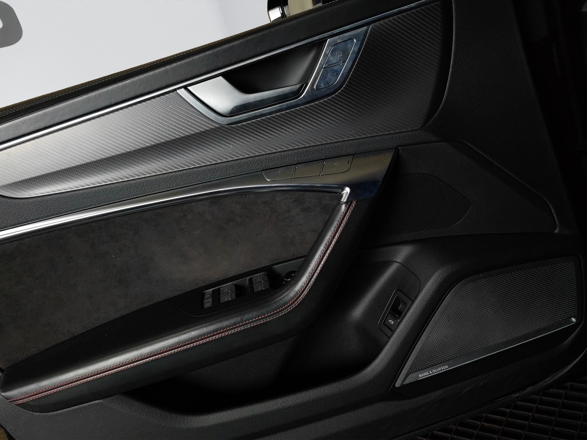 AUDI RS6 Avant 4.0 TFSI V8 quattro-image-15