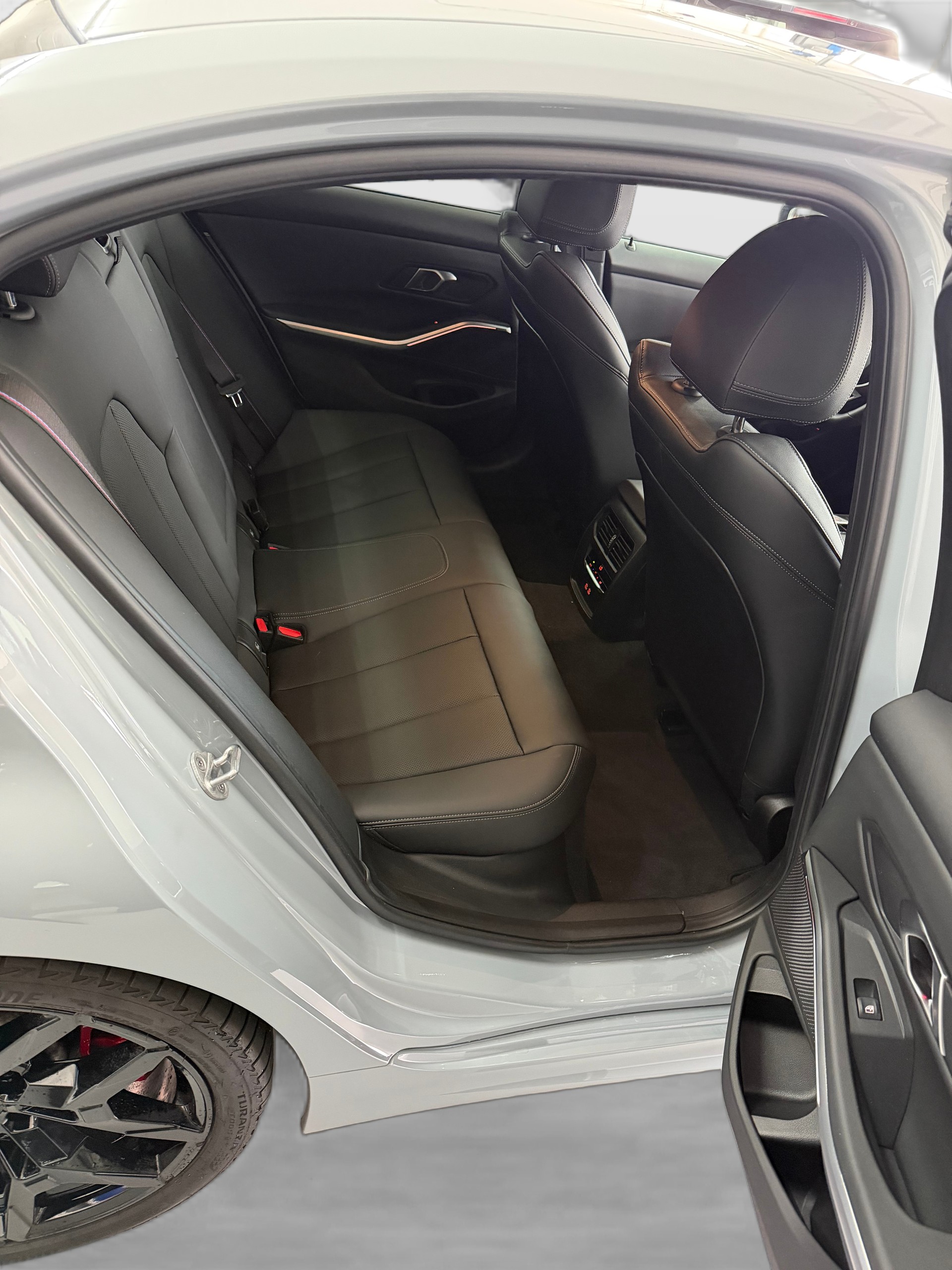 BMW 320d xDrive 48V Steptronic M Sport Pro-image-12
