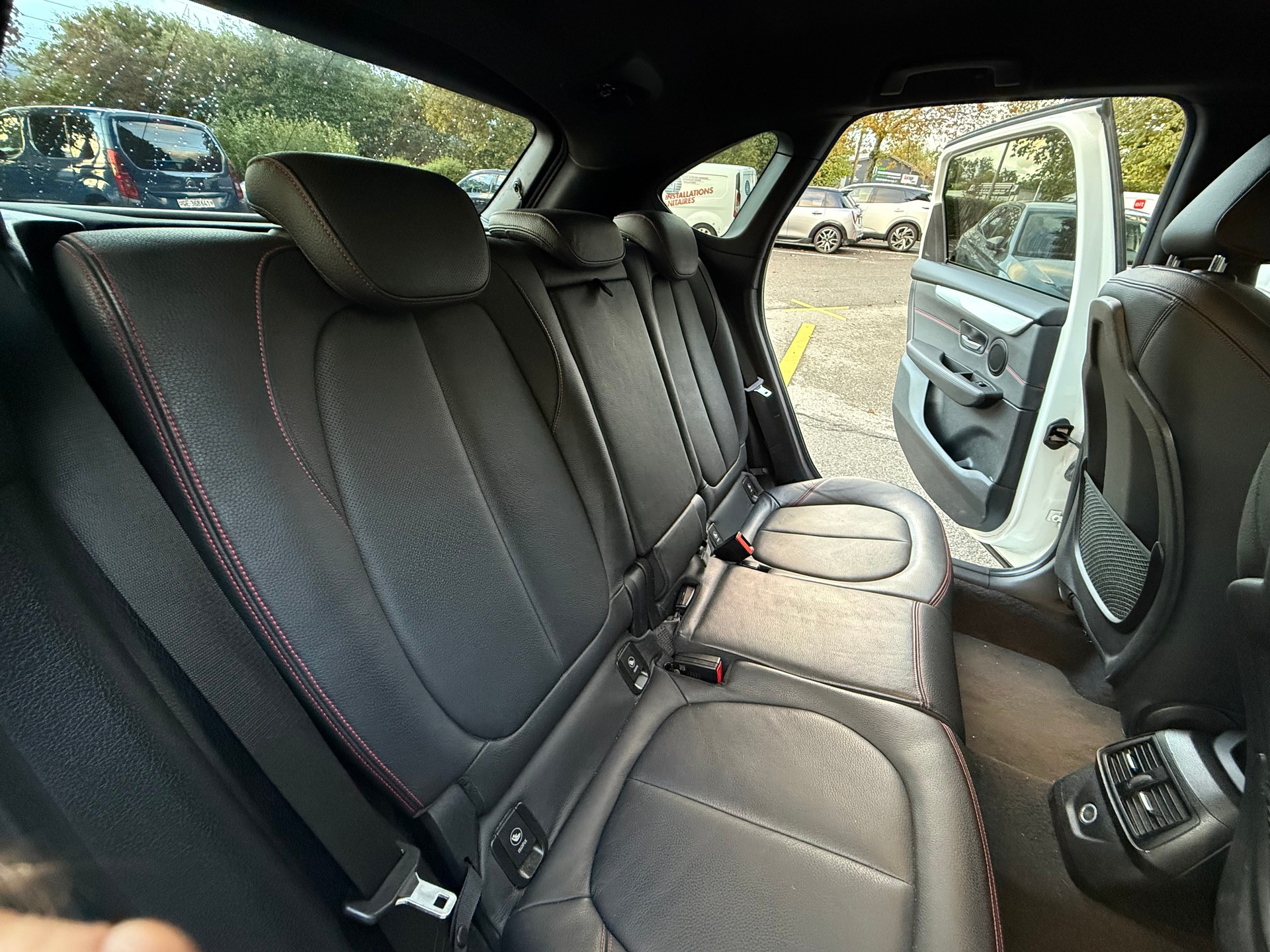 BMW 220i Active Tourer Luxury Line-image-11