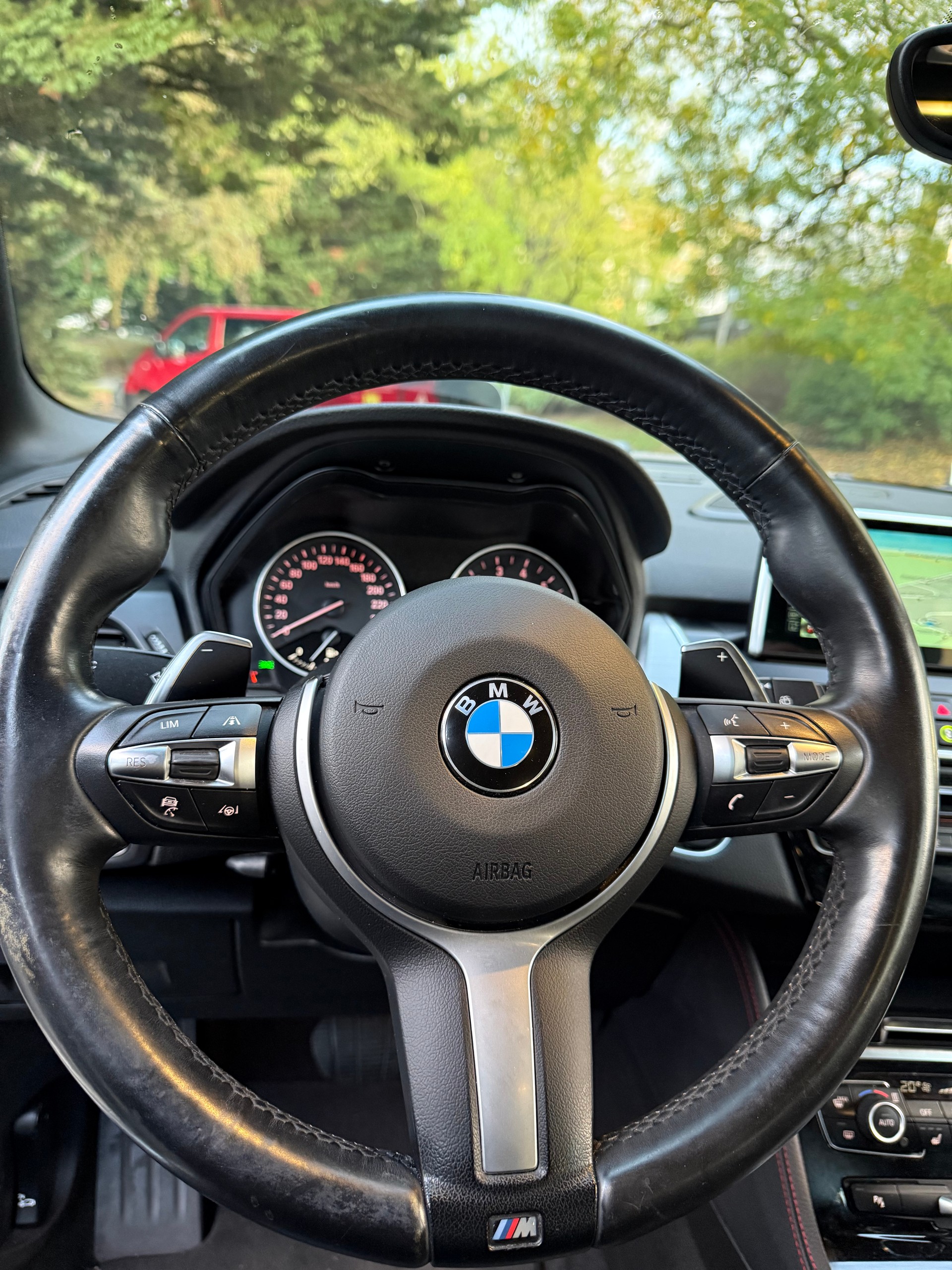 BMW 220i Active Tourer Luxury Line-image-20