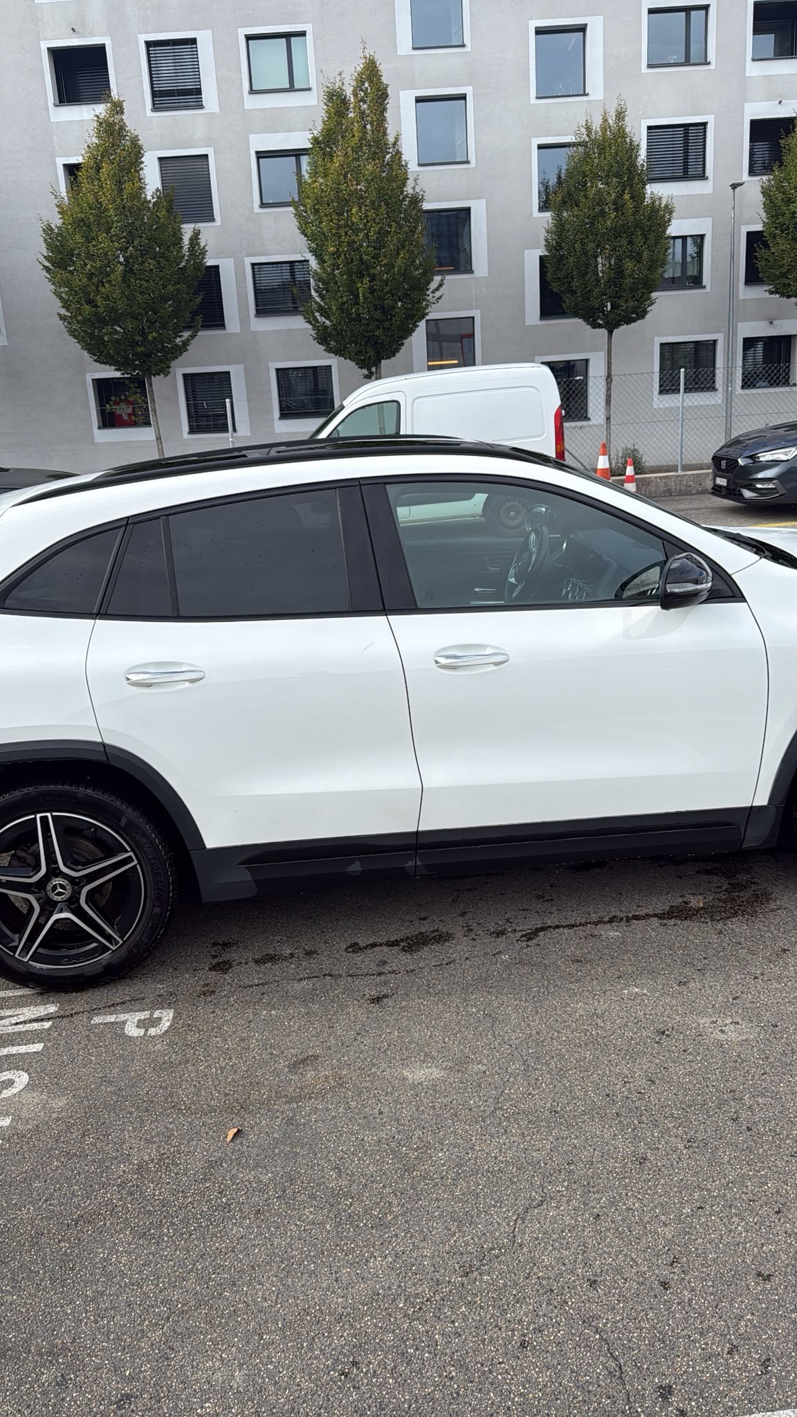 MERCEDES-BENZ GLA 200 Edition 1. 7G-DCT-image-3