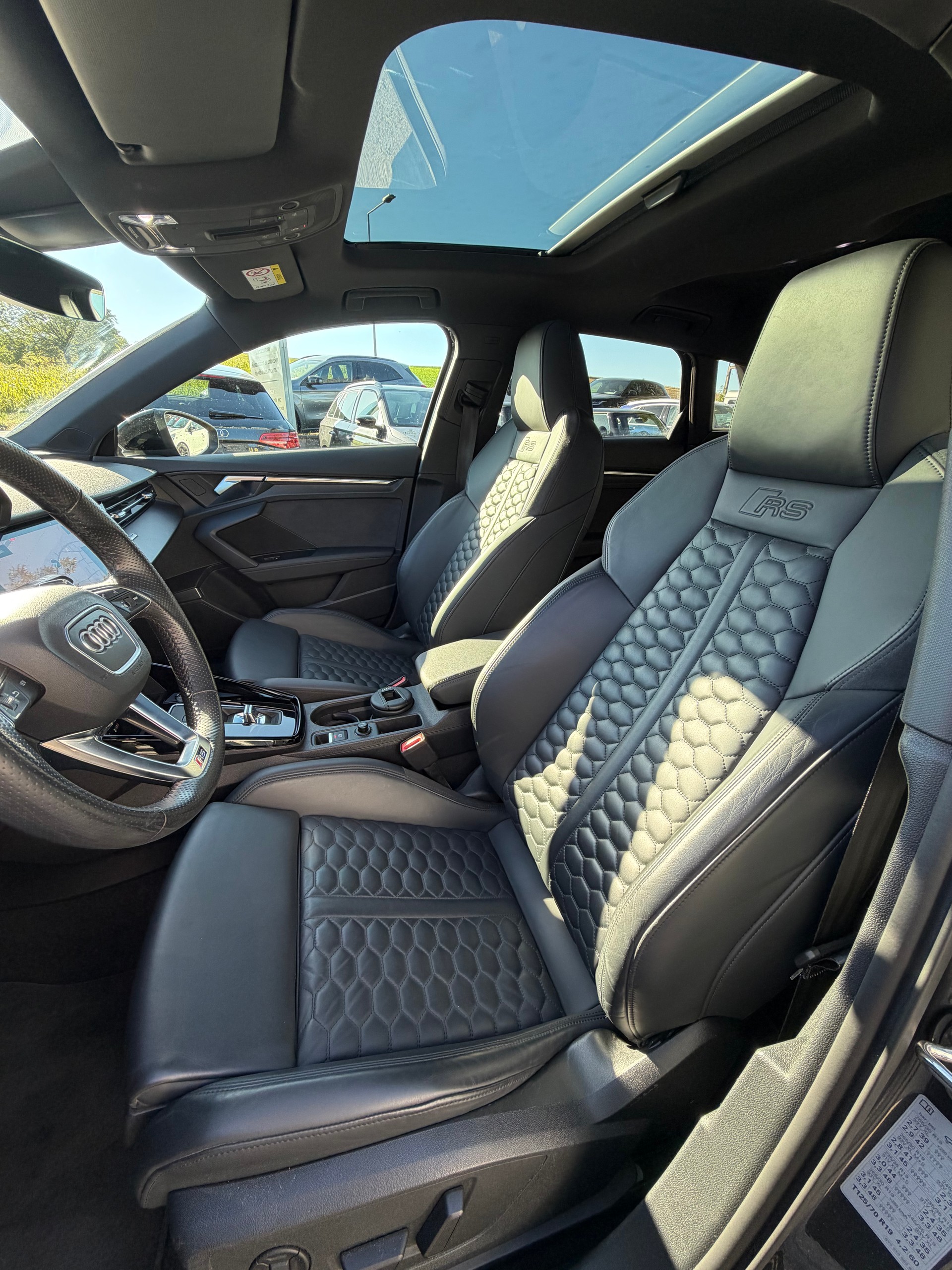 AUDI RS3 Sportback 2.5 TSI quattro S-tronic-image-4