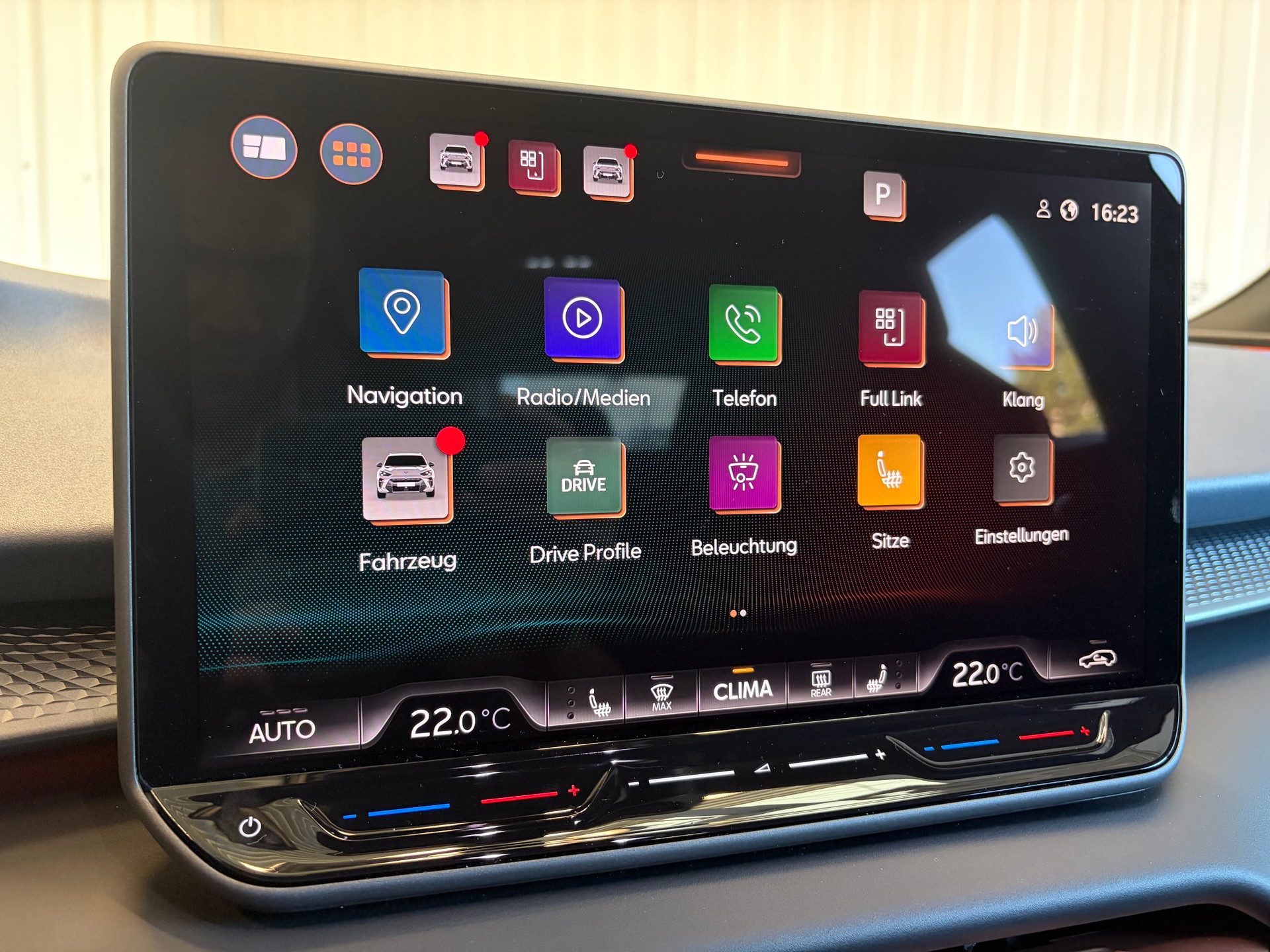 CUPRA Terramar 2.0 TSI DSG 4Drive VZ PANORAMA HEAD-UP AHK - HERSTELLERGARANTIE BIS 2030!-image-11