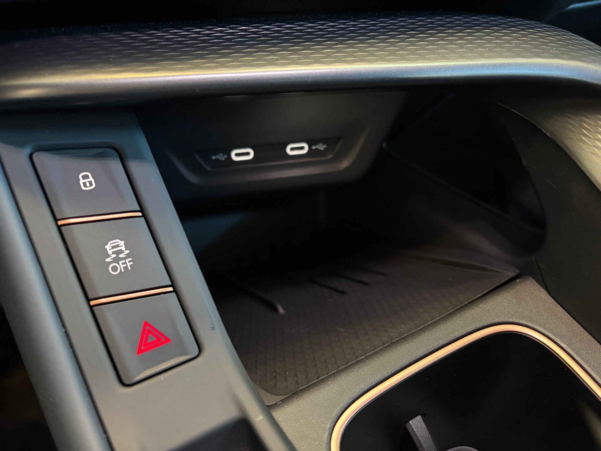 CUPRA Terramar 2.0 TSI DSG 4Drive VZ PANORAMA HEAD-UP AHK - HERSTELLERGARANTIE BIS 2030!-image-19