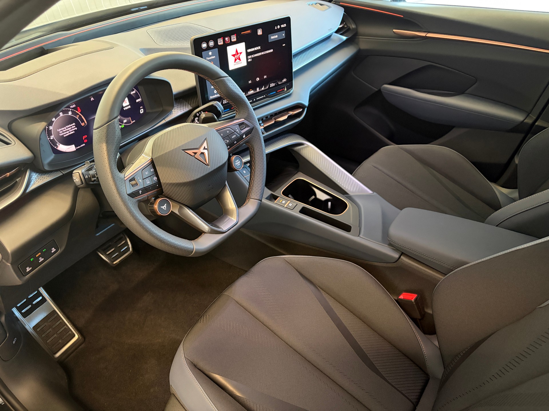 CUPRA Terramar 2.0 TSI DSG 4Drive VZ PANORAMA HEAD-UP AHK - HERSTELLERGARANTIE BIS 2030!-image-9