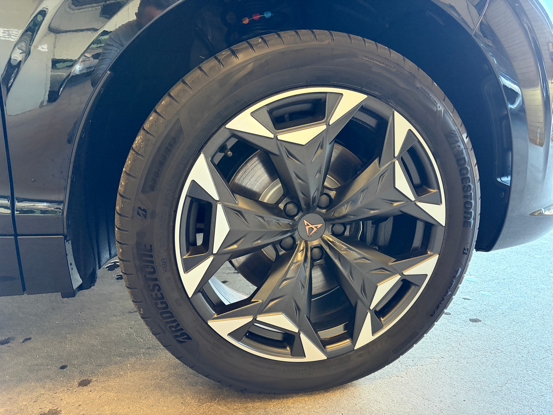 CUPRA Terramar 2.0 TSI DSG 4Drive VZ PANORAMA HEAD-UP AHK - HERSTELLERGARANTIE BIS 2030!-image-3