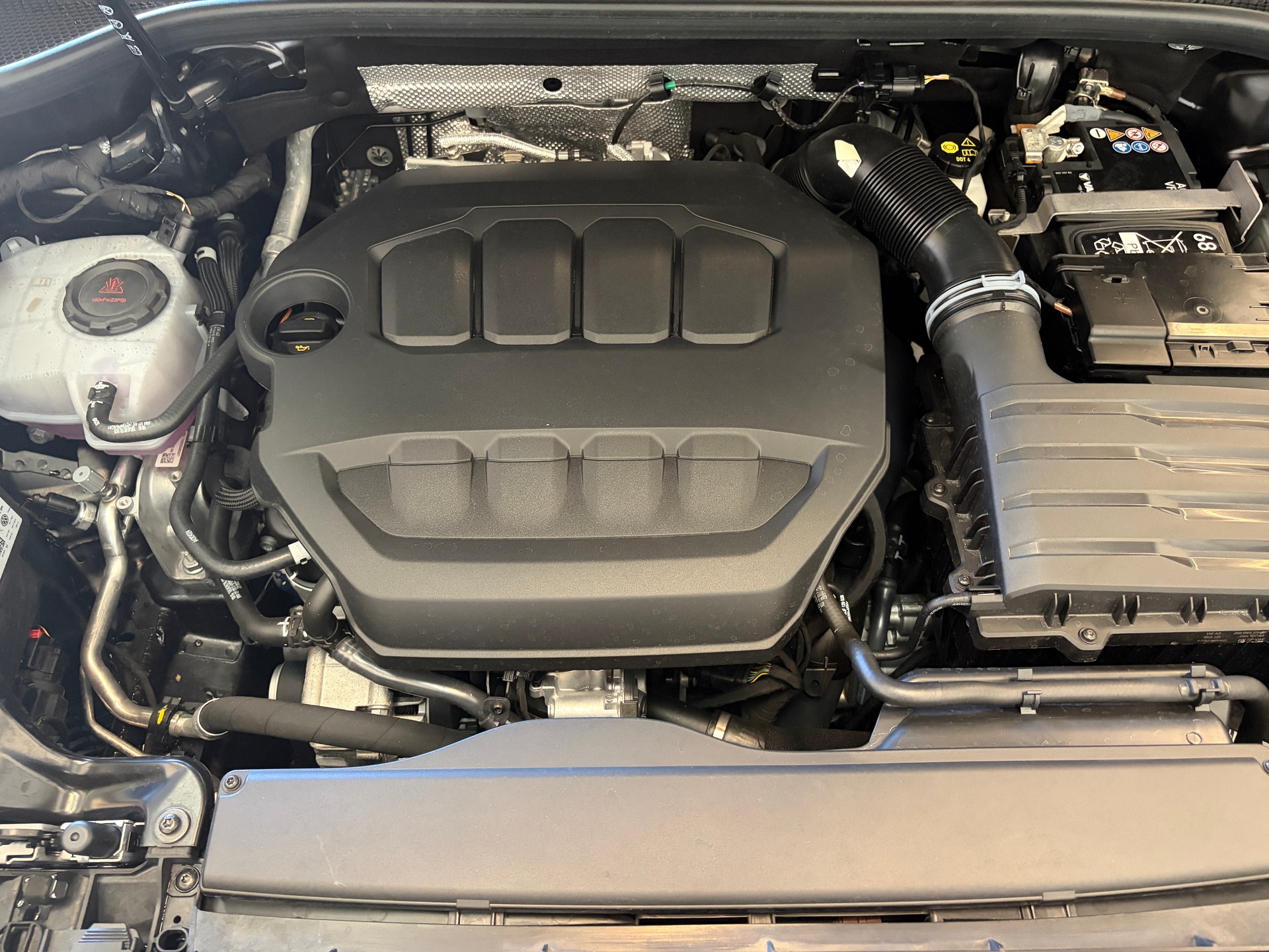 CUPRA Terramar 2.0 TSI DSG 4Drive VZ PANORAMA HEAD-UP AHK - HERSTELLERGARANTIE BIS 2030!-image-21