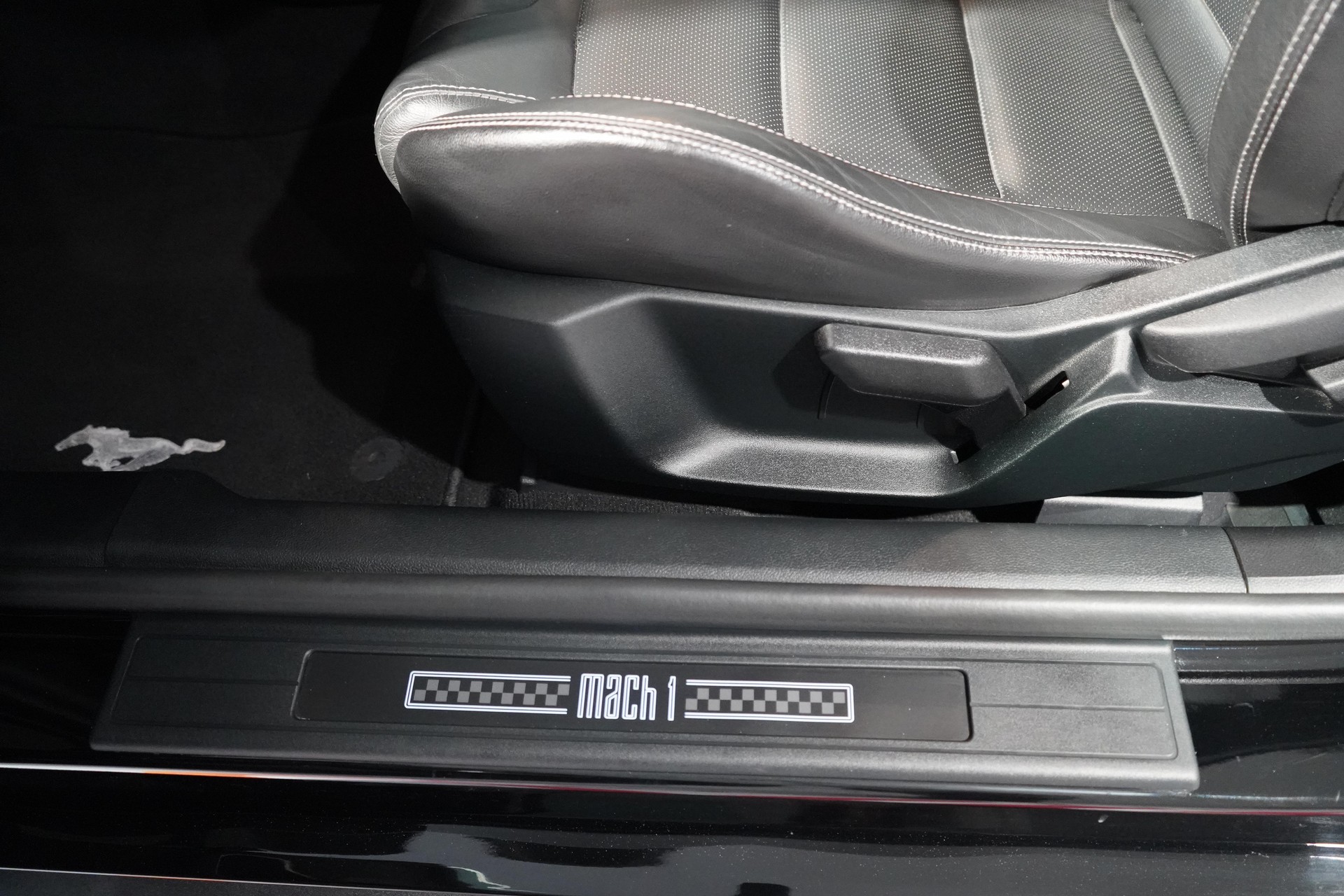 FORD Mustang Coupé 5.0 V8 Mach 1-image-15