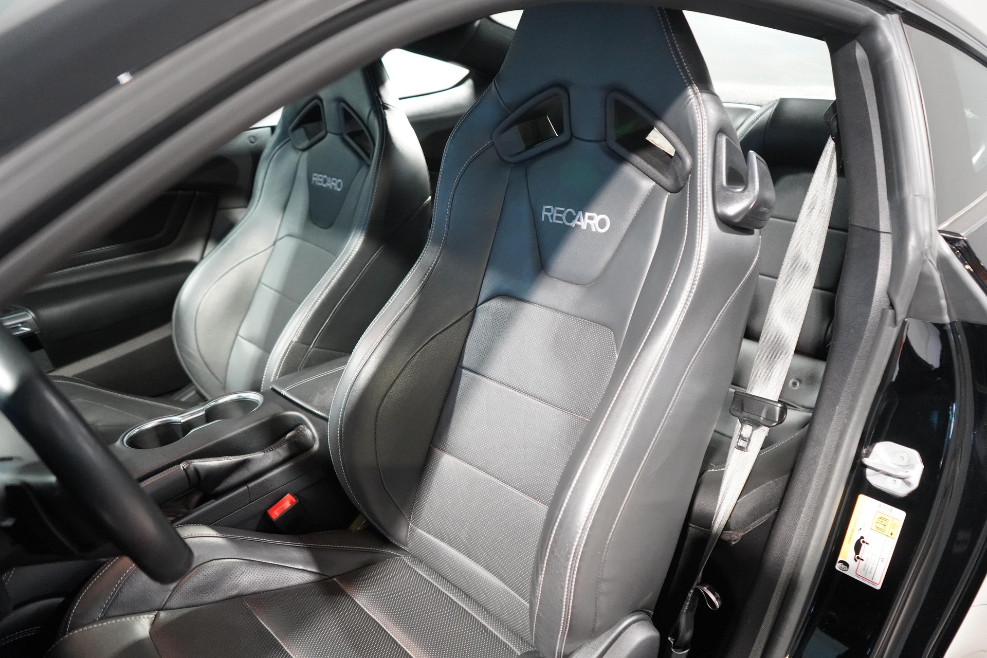 FORD Mustang Coupé 5.0 V8 Mach 1-image-6