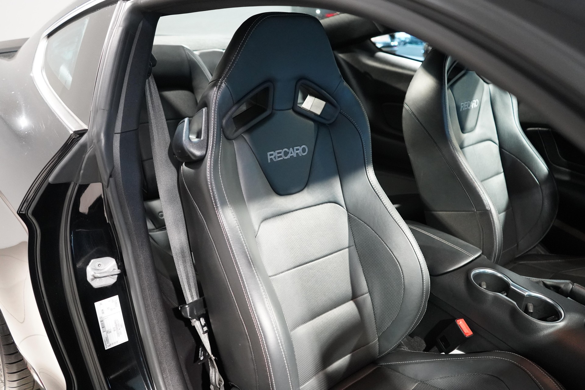 FORD Mustang Coupé 5.0 V8 Mach 1-image-7
