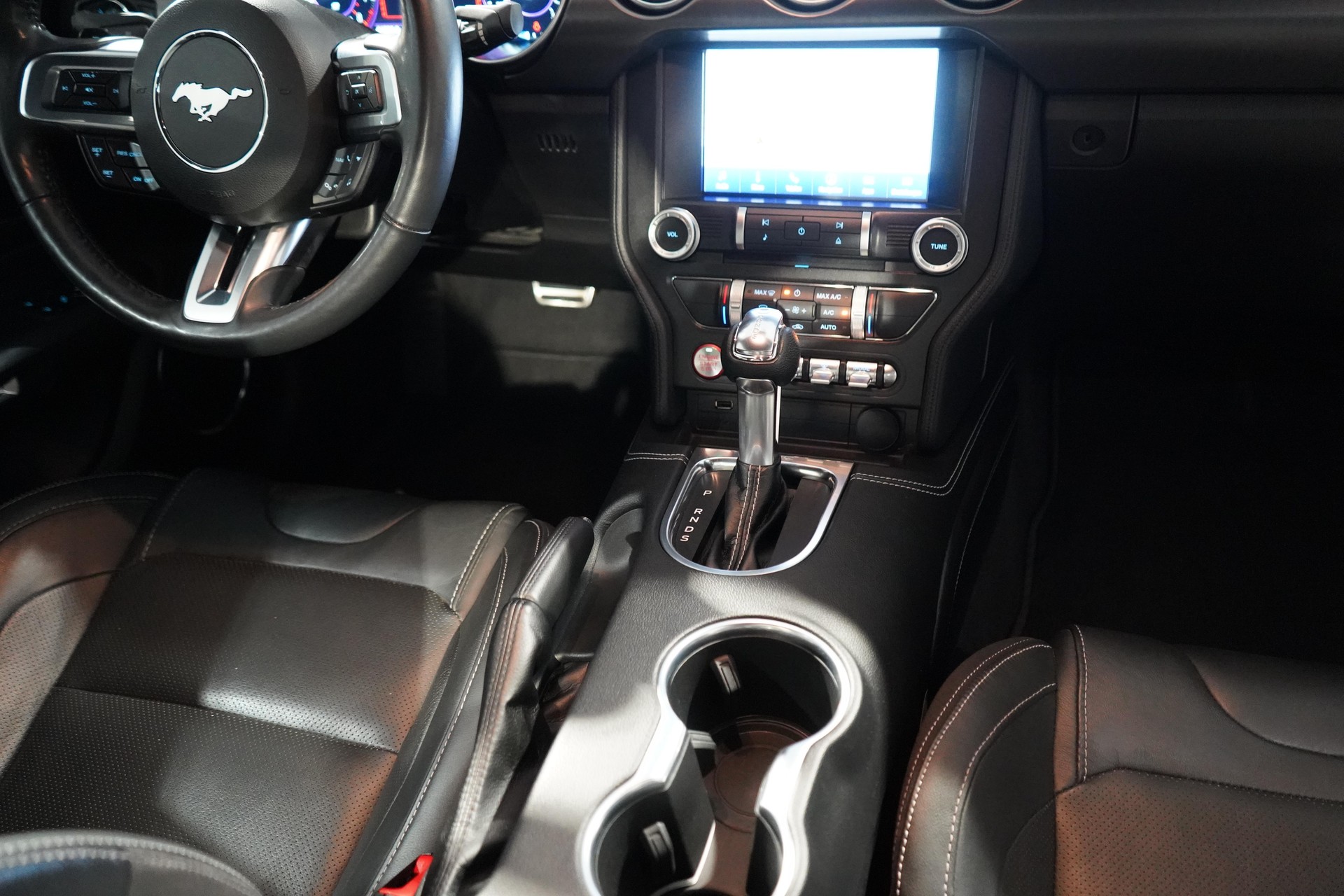 FORD Mustang Coupé 5.0 V8 Mach 1-image-11