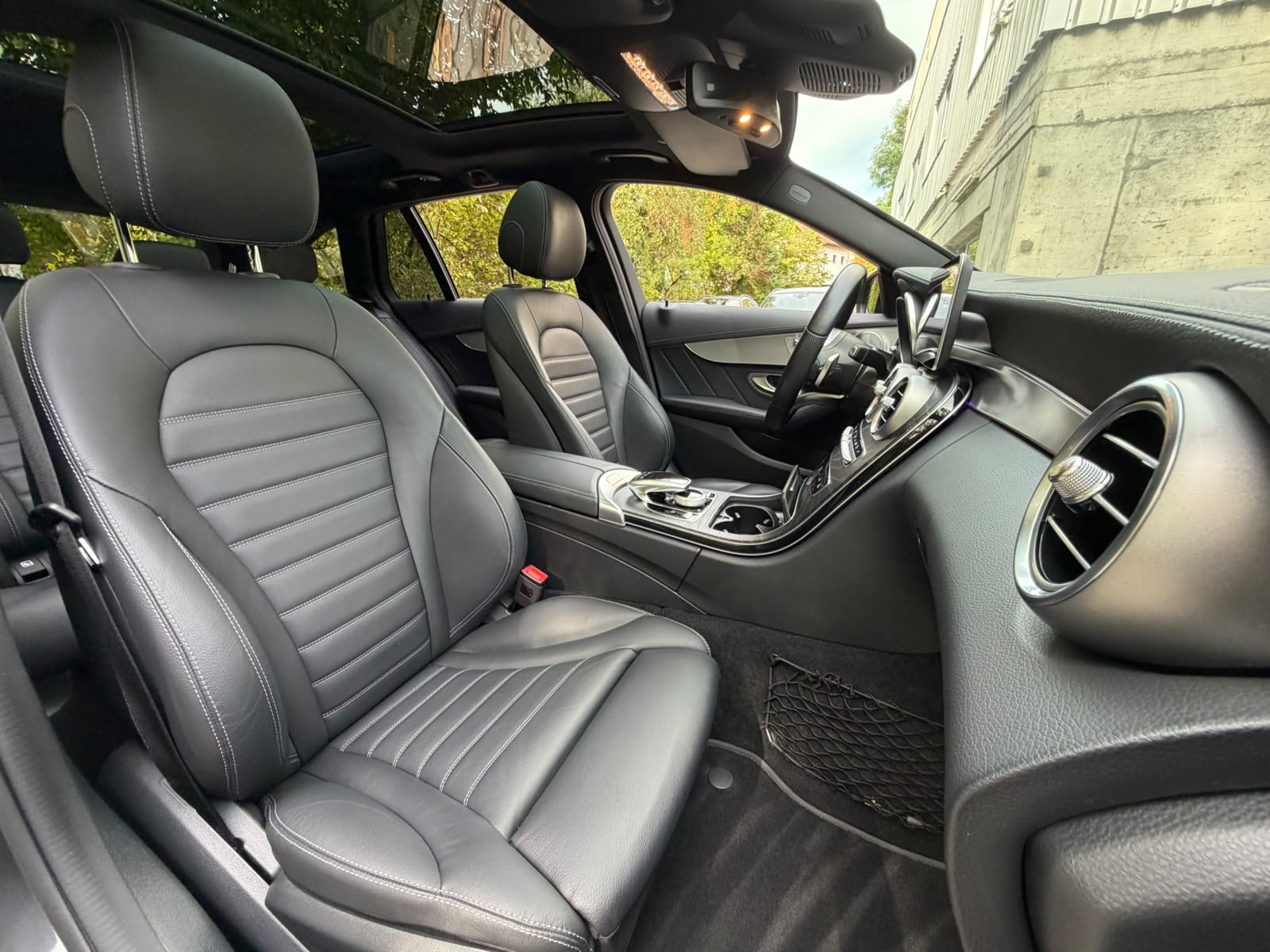 MERCEDES-BENZ C 200 Swiss Star AMG Line 4M 9G-Tronic-image-19