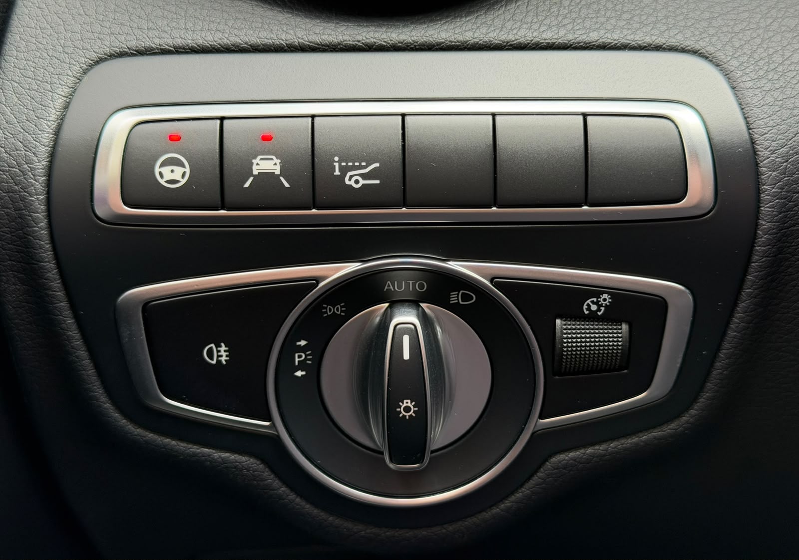 MERCEDES-BENZ C 200 Swiss Star AMG Line 4M 9G-Tronic-image-11