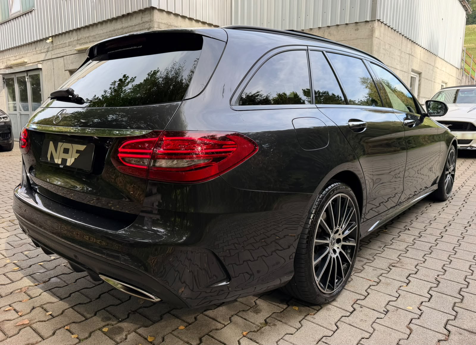 MERCEDES-BENZ C 200 Swiss Star AMG Line 4M 9G-Tronic-image-4