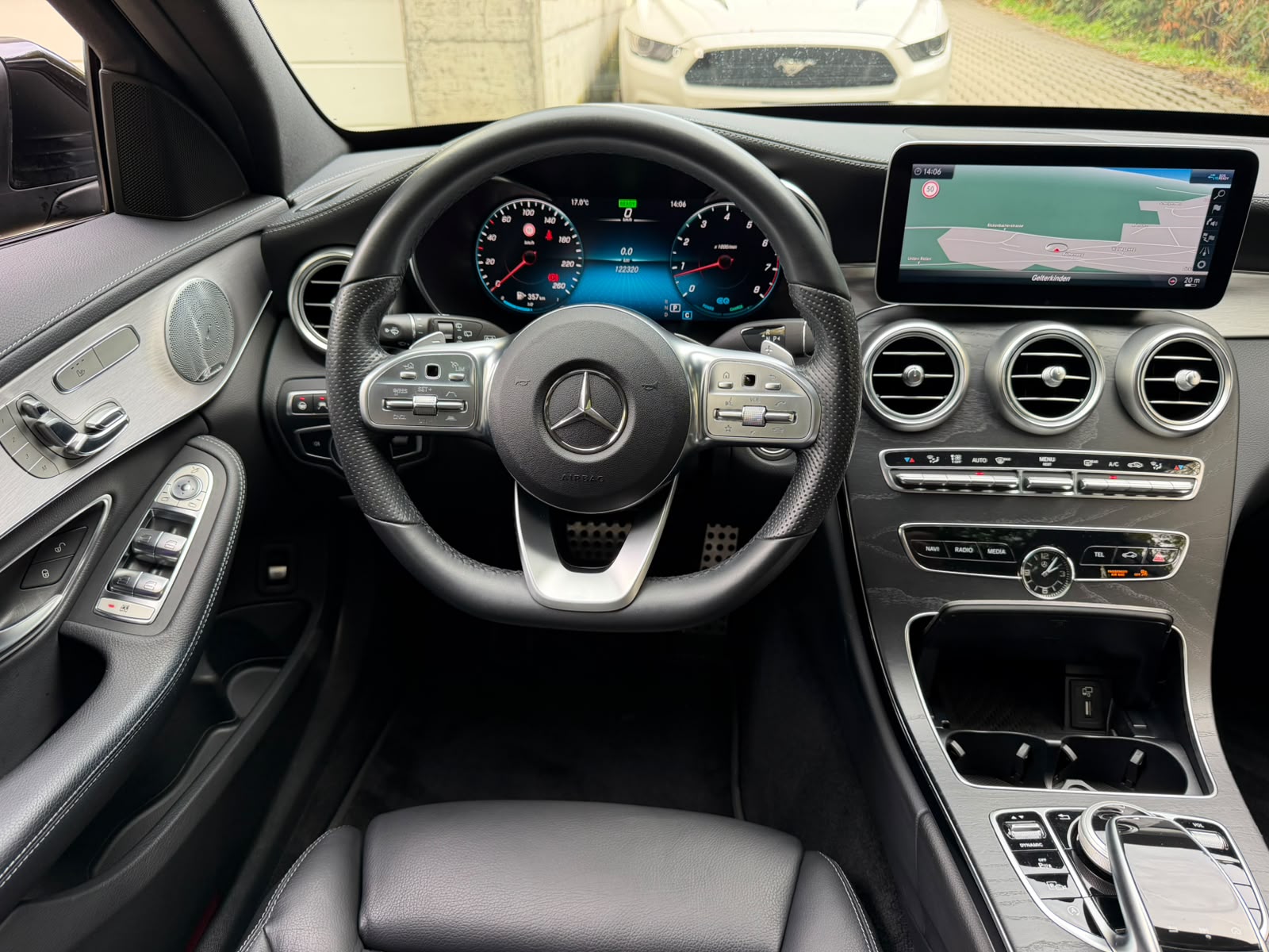 MERCEDES-BENZ C 200 Swiss Star AMG Line 4M 9G-Tronic-image-23