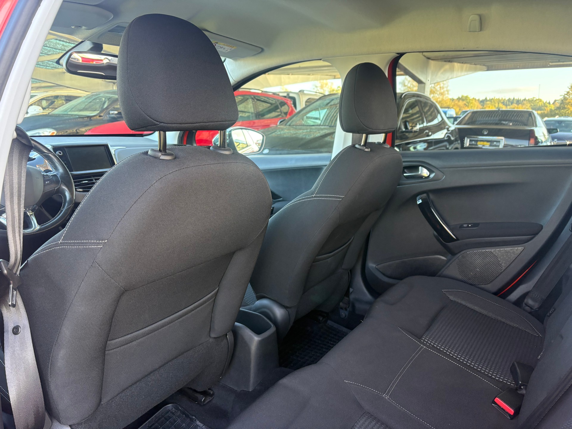 PEUGEOT 208 1.6 THP Allure-image-10