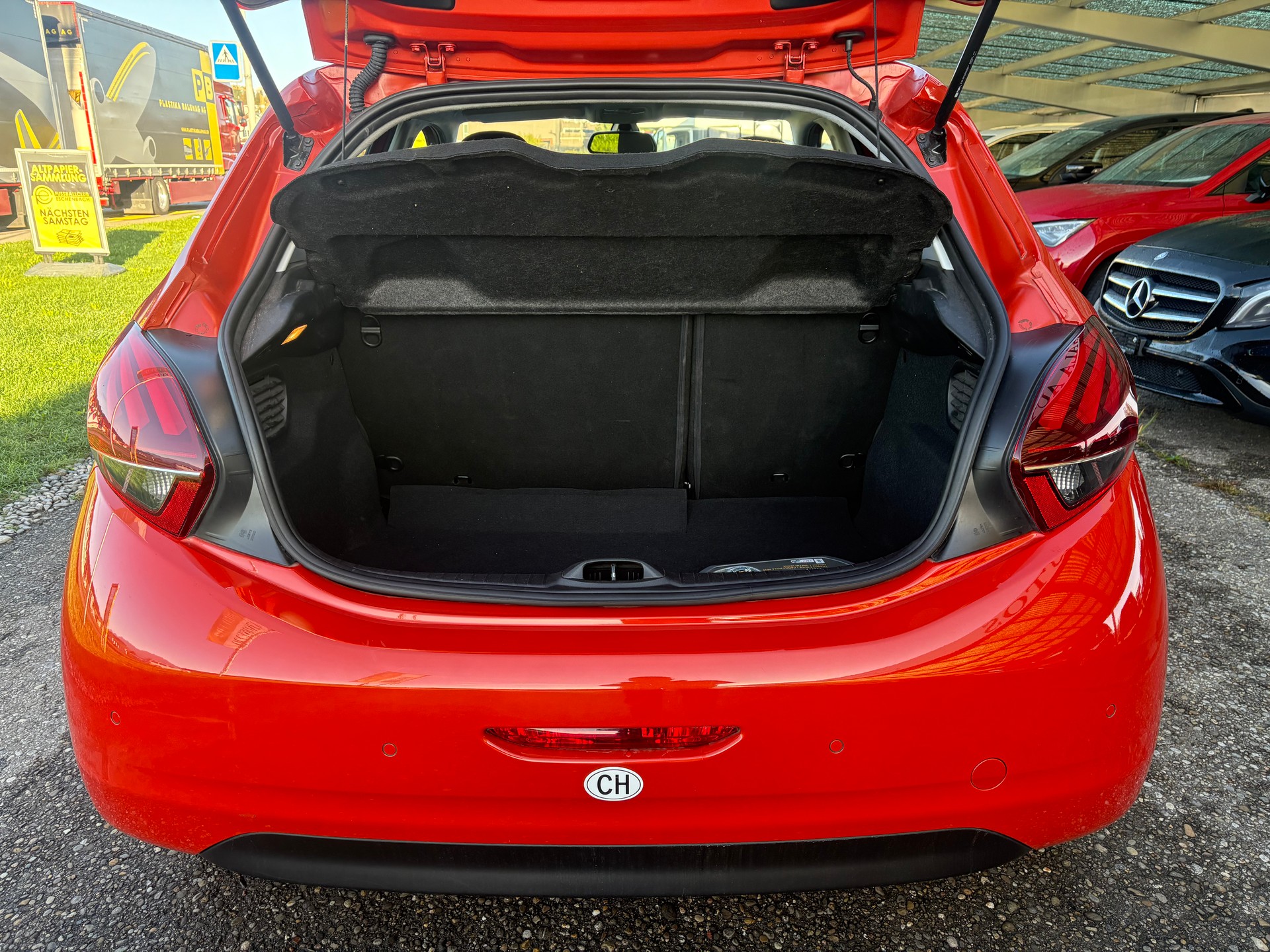 PEUGEOT 208 1.6 THP Allure-image-14