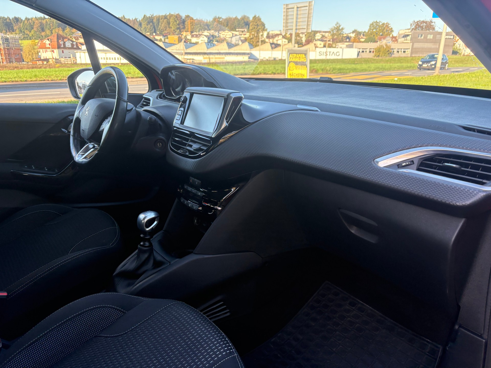 PEUGEOT 208 1.6 THP Allure-image-12