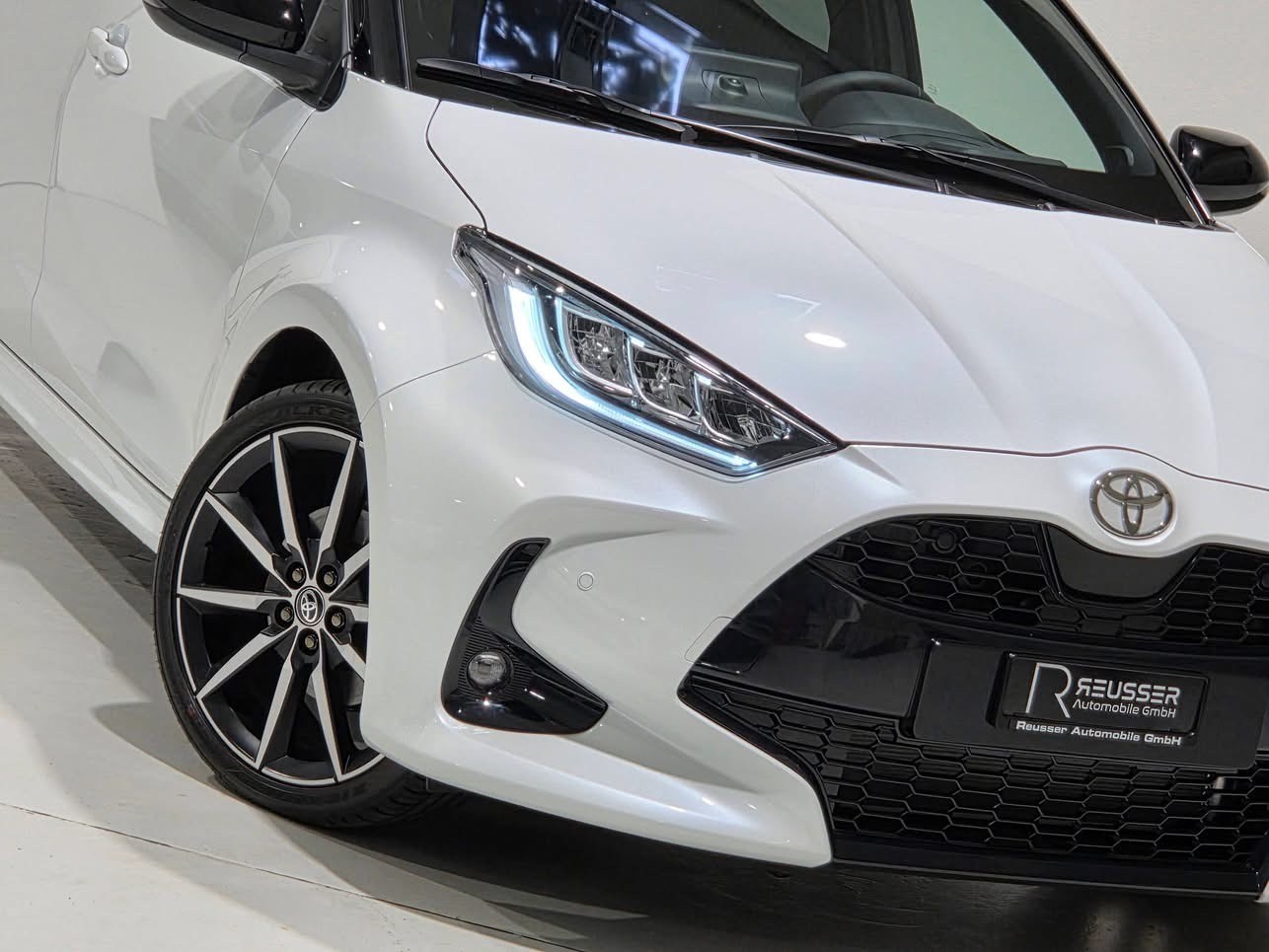 TOYOTA Yaris 1.5 GR Sport e-CVT-image-25