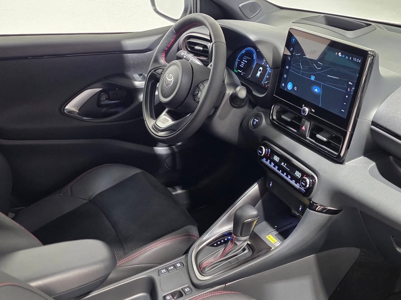 TOYOTA Yaris 1.5 GR Sport e-CVT-image-22
