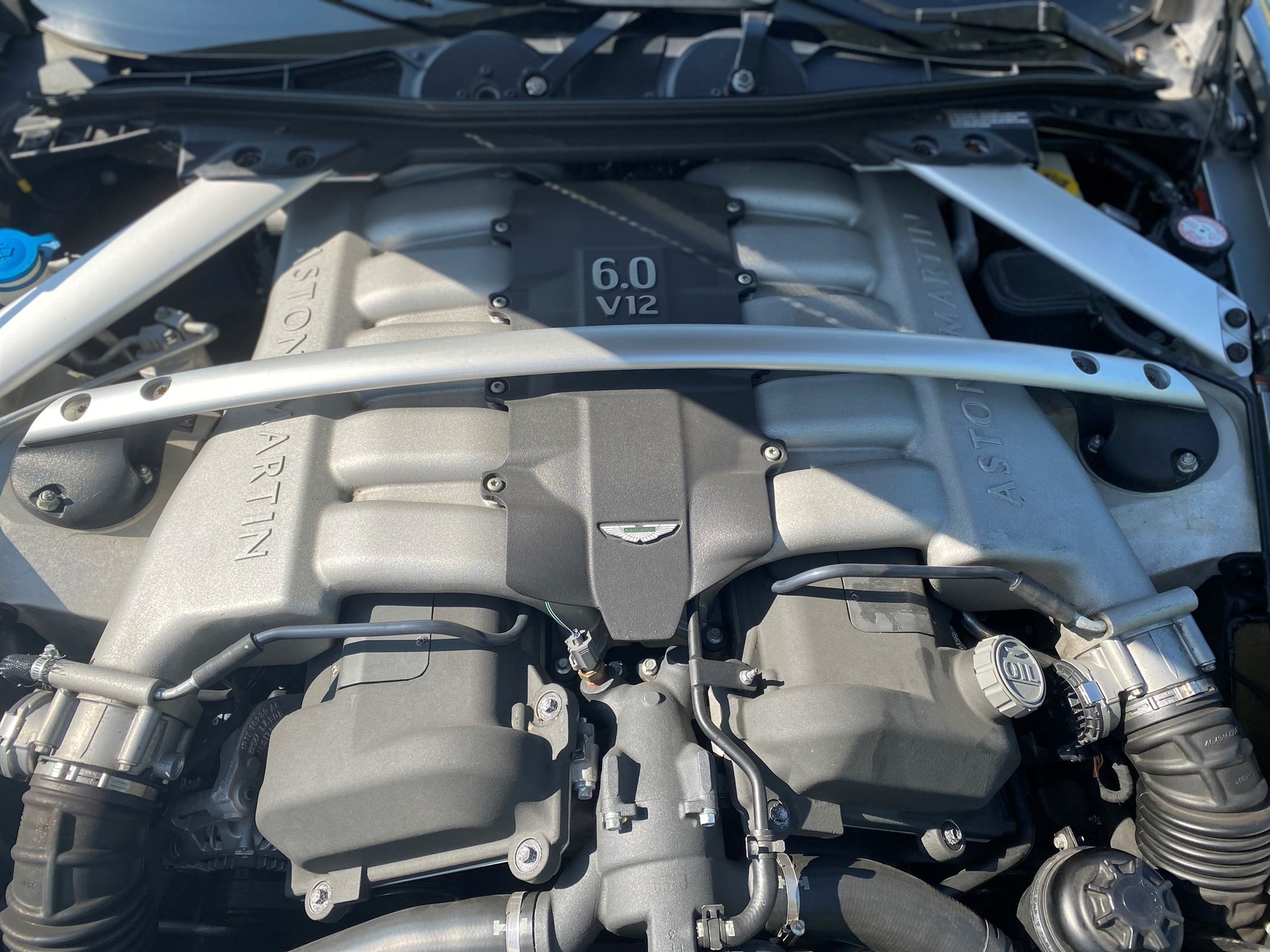 ASTON MARTIN DB9 Volante-image-9