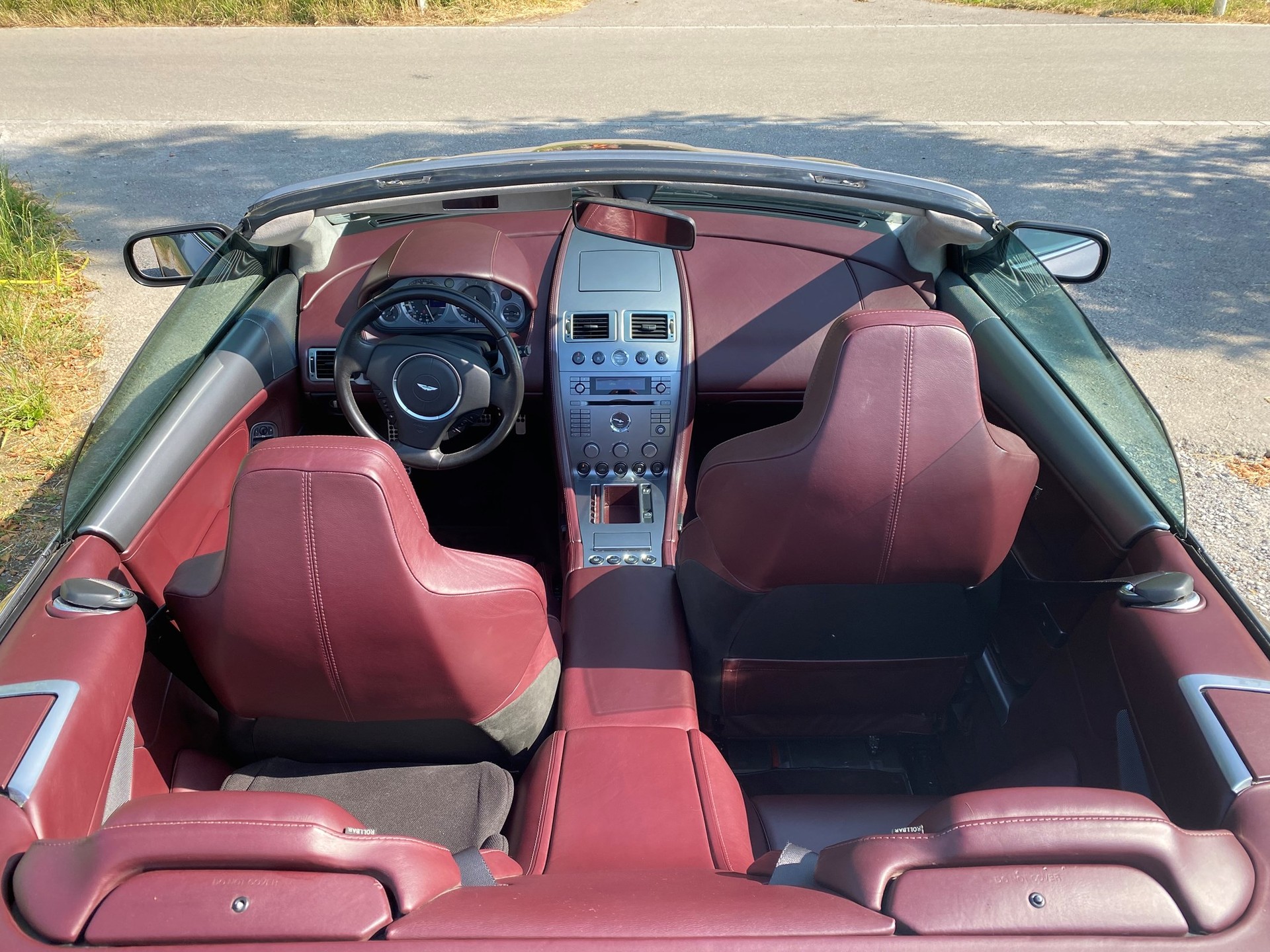 ASTON MARTIN DB9 Volante-image-13
