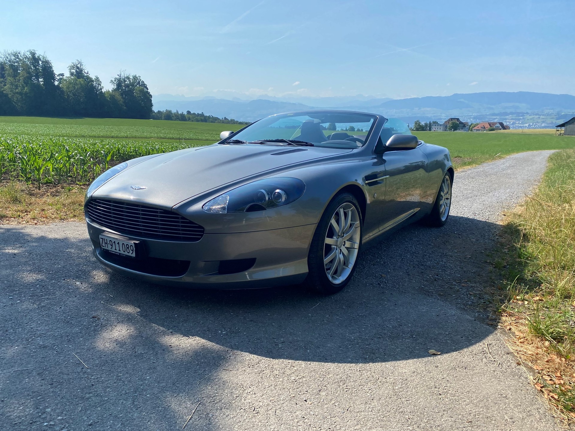 ASTON MARTIN DB9 Volante-image-3